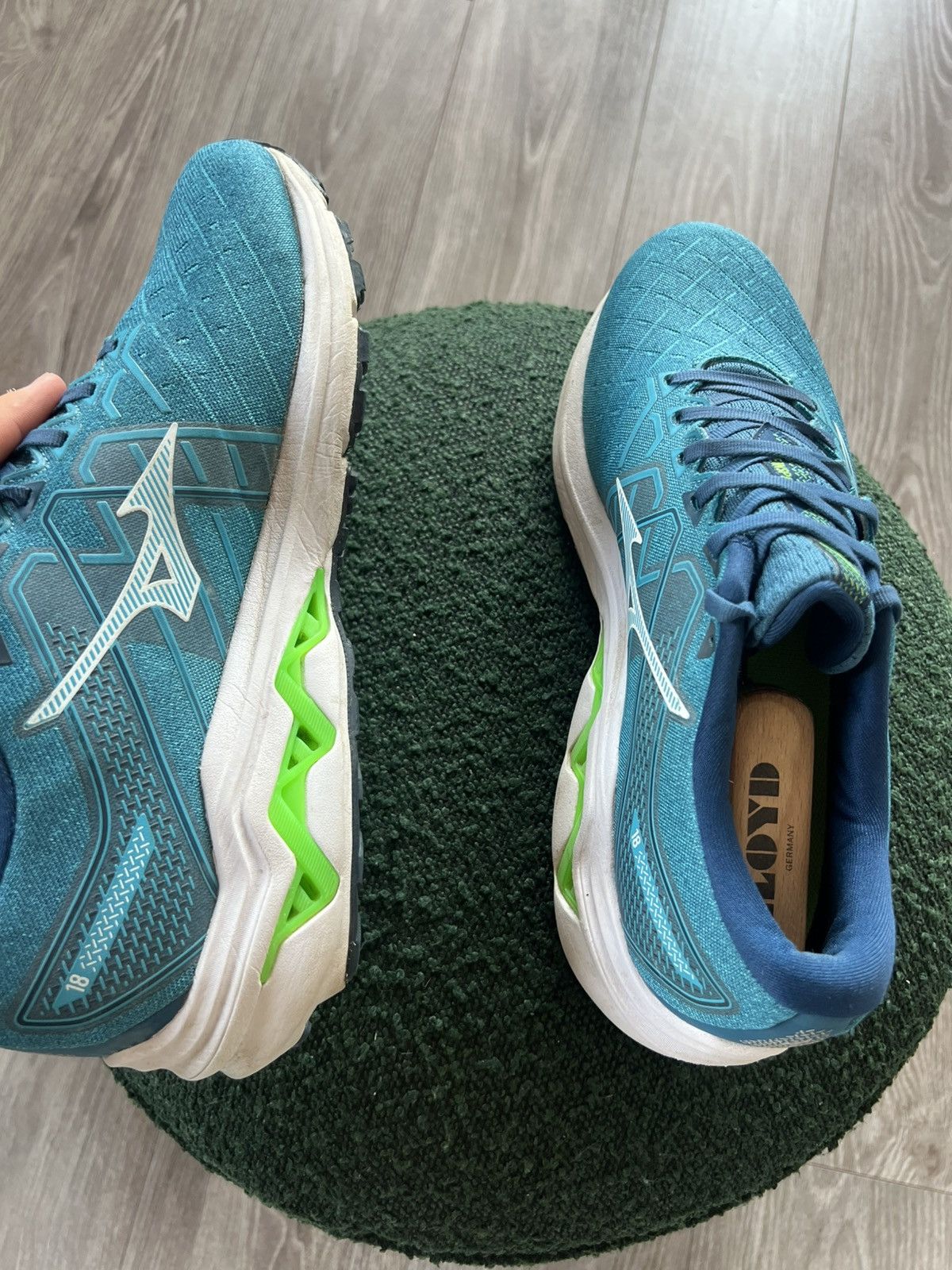 Designer × Mizuno ‼️Mizuno Wave Inspire 18 Athletic Soft Touch Shoes‼️ Size US 11 / EU 44 - 24 Thumbnail