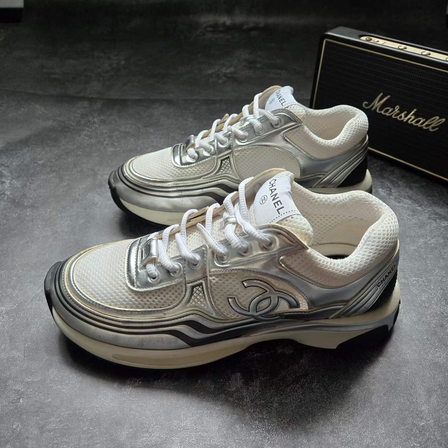 Balenciaga Balenciaga Silver Lowtop Sneakers 42 Men Size US 9 / EU 42 - 1 Thumbnail