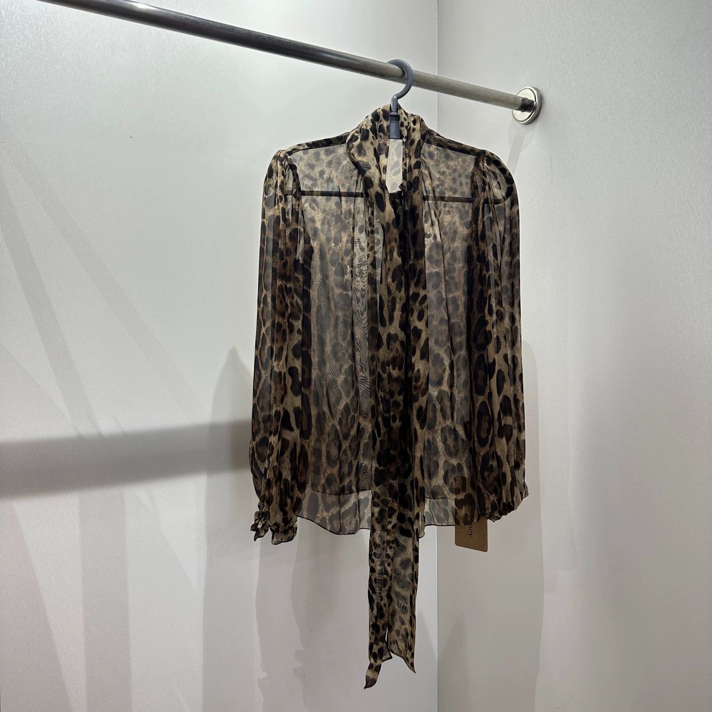 Dolce & Gabbana D&G feb499 leopard sash longsleeve shirt 36 Size XS / US 0-2 / IT 36-38 - 1 Thumbnail