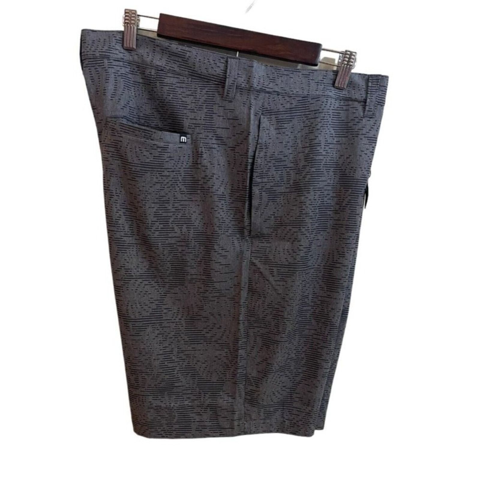 TravisMathew Travis Matthew Hybrid Golf Shorts Go Fish Stretch Gray 42W Size US 42 / EU 58 - 1 Thumbnail