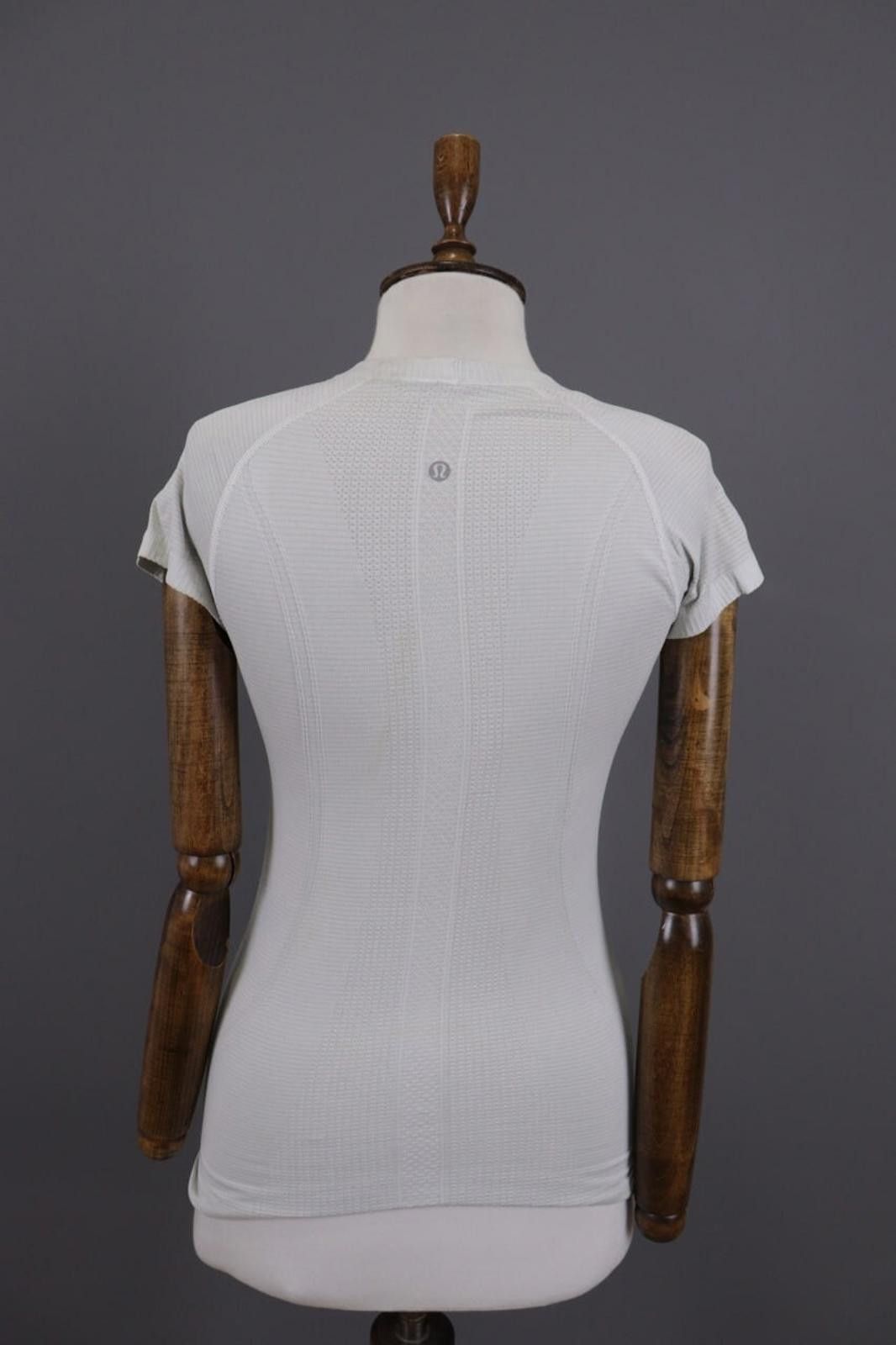 Lululemon Lululemon Athletica White Top Pullover Shirt Size 4 Size S / US 4 / IT 40 - 12 Thumbnail