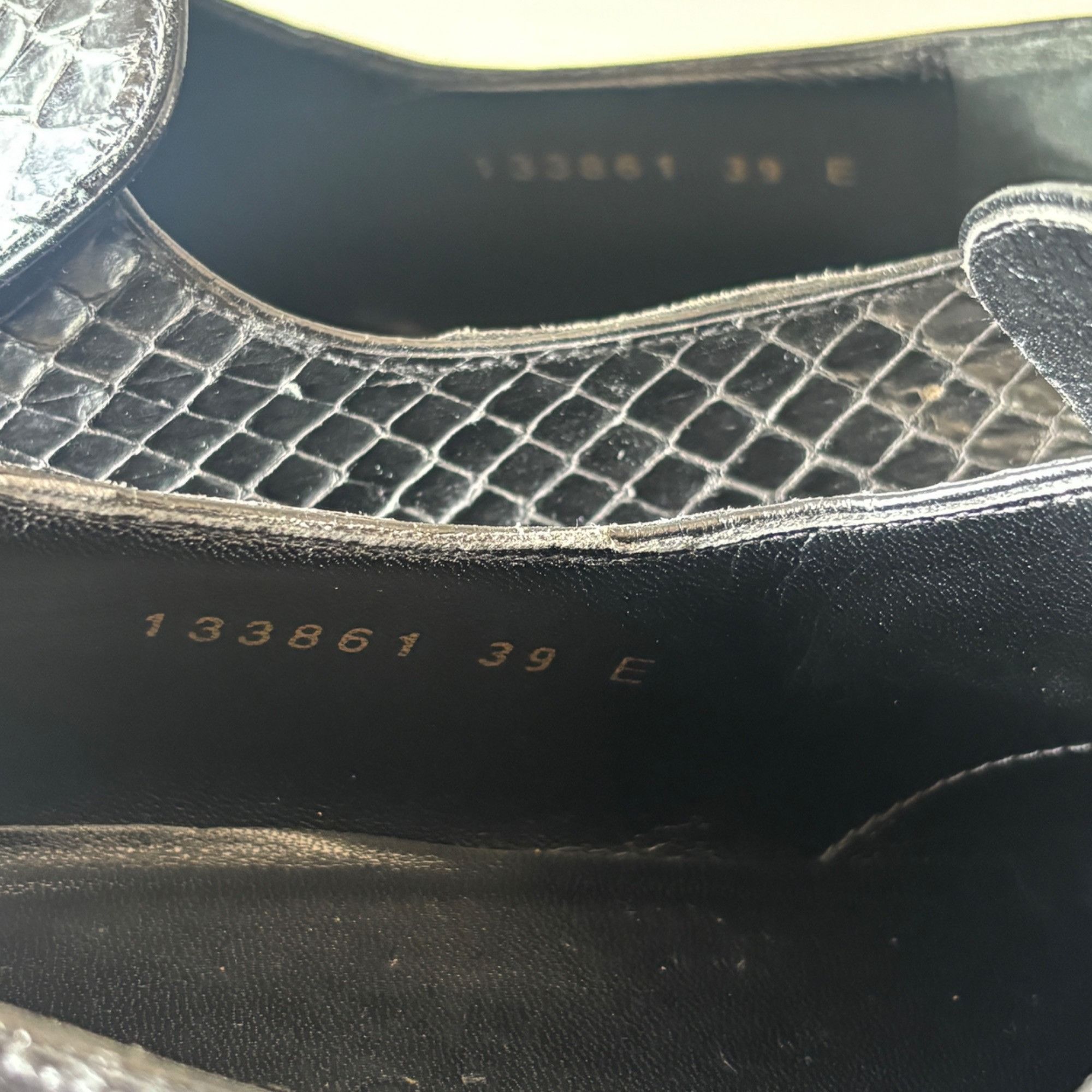 Gucci Vintage Gucci Black Genuine Python Leather Loafers Size 39E Size US 6 / EU 39 - 2 Thumbnail