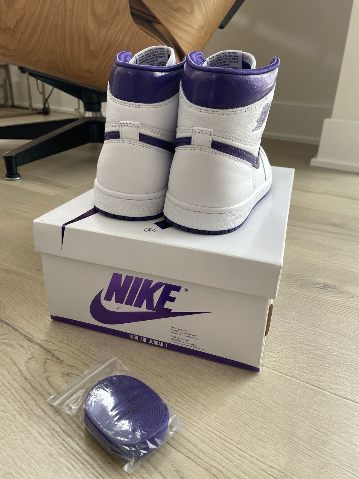 Jordan Brand Air Jordan 1 High OG Purple Size US 9.5 / IT 39.5 - 10 Thumbnail