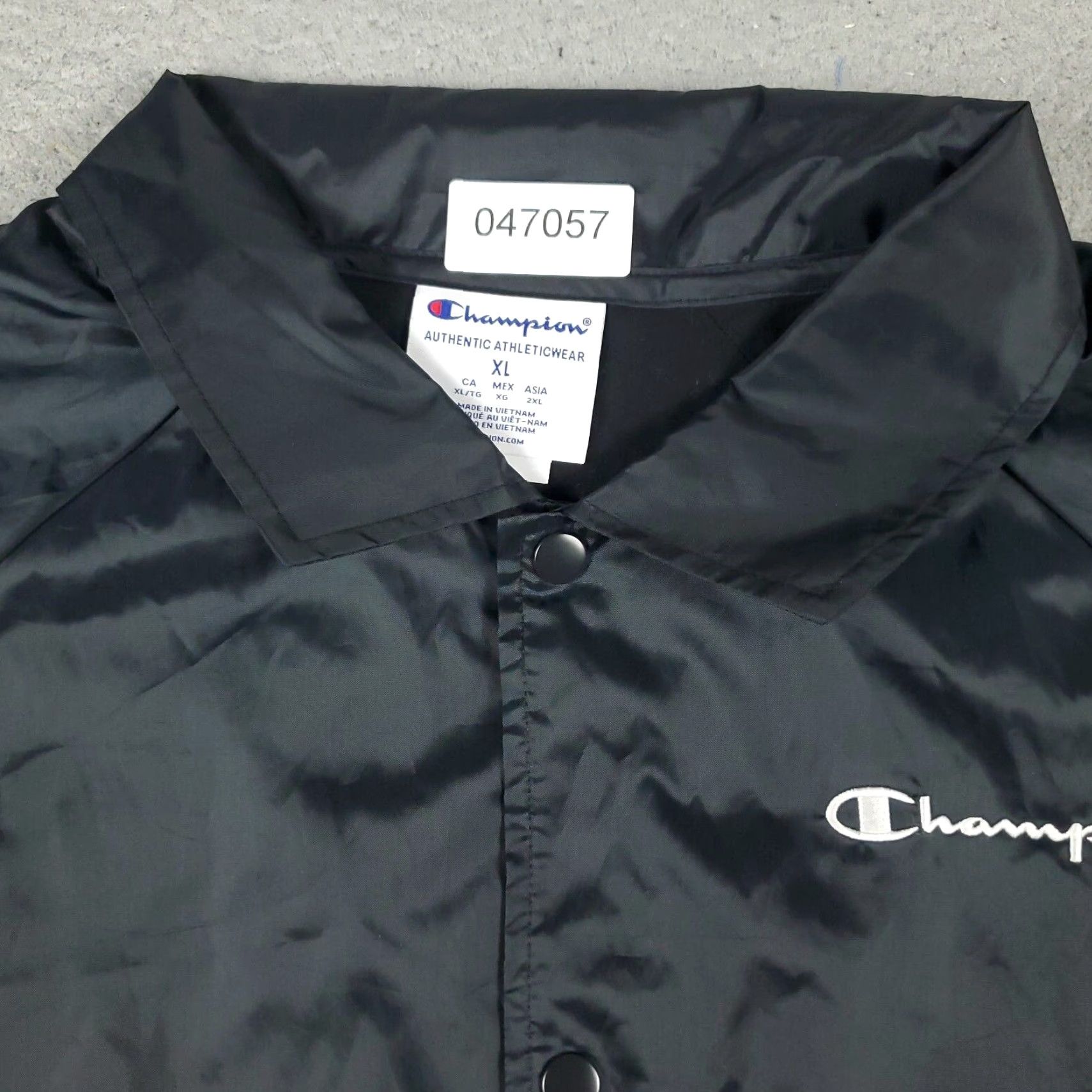Champion Champion Windbreaker Jacket Womens XL Black Full Zip Up Pockets Logo Regular Coat Style American Modern Sports Womens Size XL / US 12-14 / IT 48-50 - 2 Thumbnail