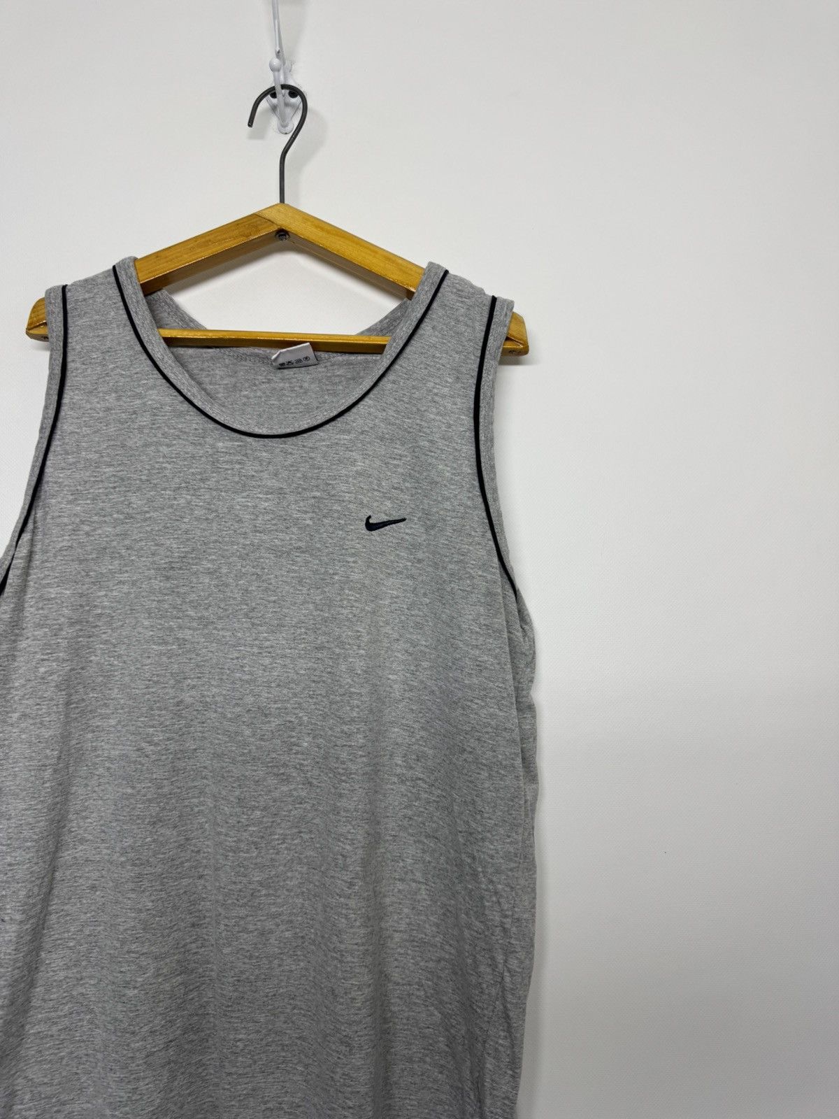 Nike Vintage Y2k Nike Mini Swoosh Tank Tops 00’s Size US L / EU 52-54 / 3 - 5 Thumbnail