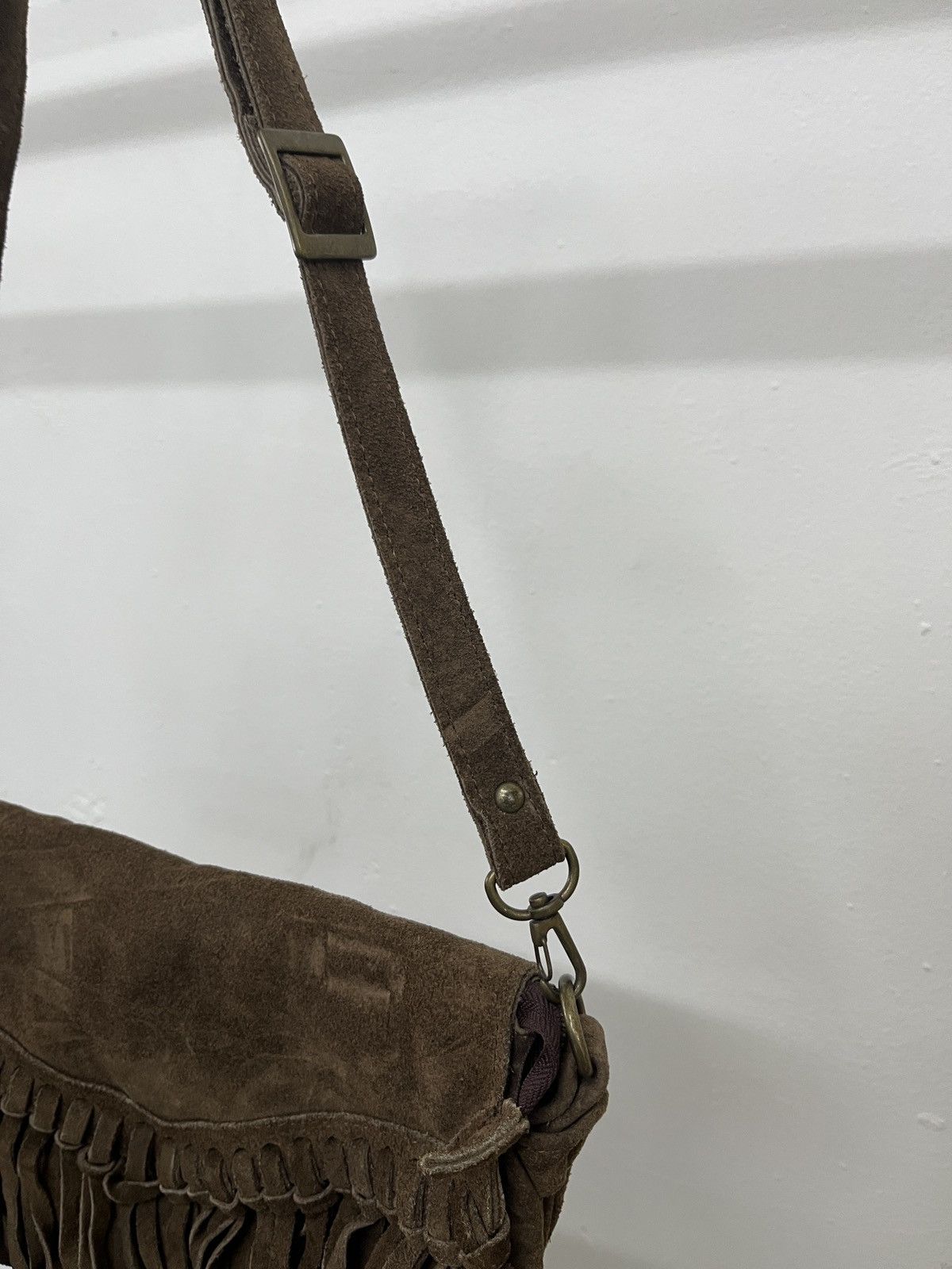 GOA 2000s GOA Fringe Brown Cowhide Suede Leather Sling Bag Size ONE SIZE - 6 Thumbnail