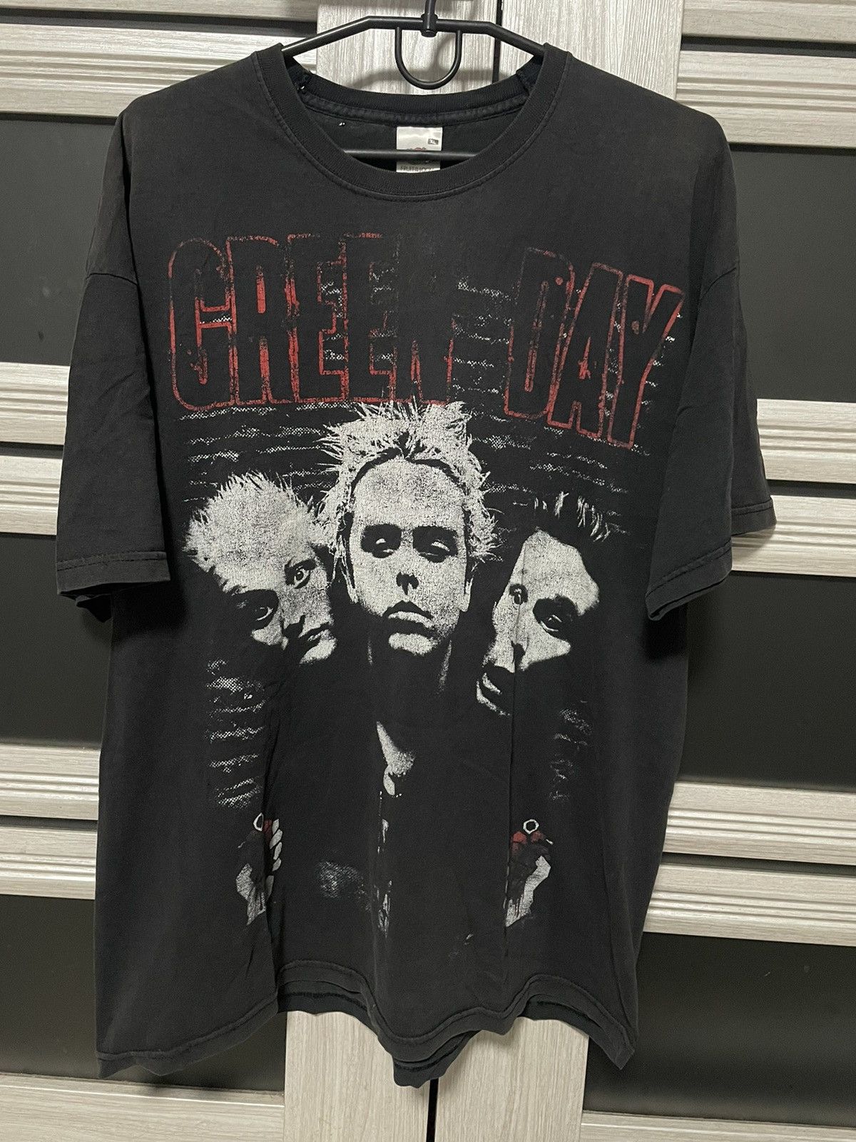 Band Tees × Vintage Green Day Vintage American Idiot AOP T Shirt Tee 2005 Back Size US XL / EU 56 / 4 - 1 Thumbnail