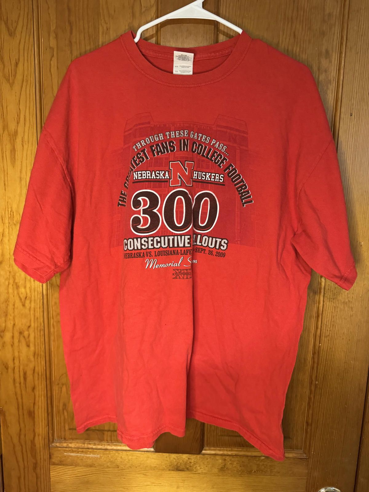 Gildan Nebraska Huskers 300 Consecutive Sellouts Red T-Shirt XL Size ONE SIZE - 1 Thumbnail