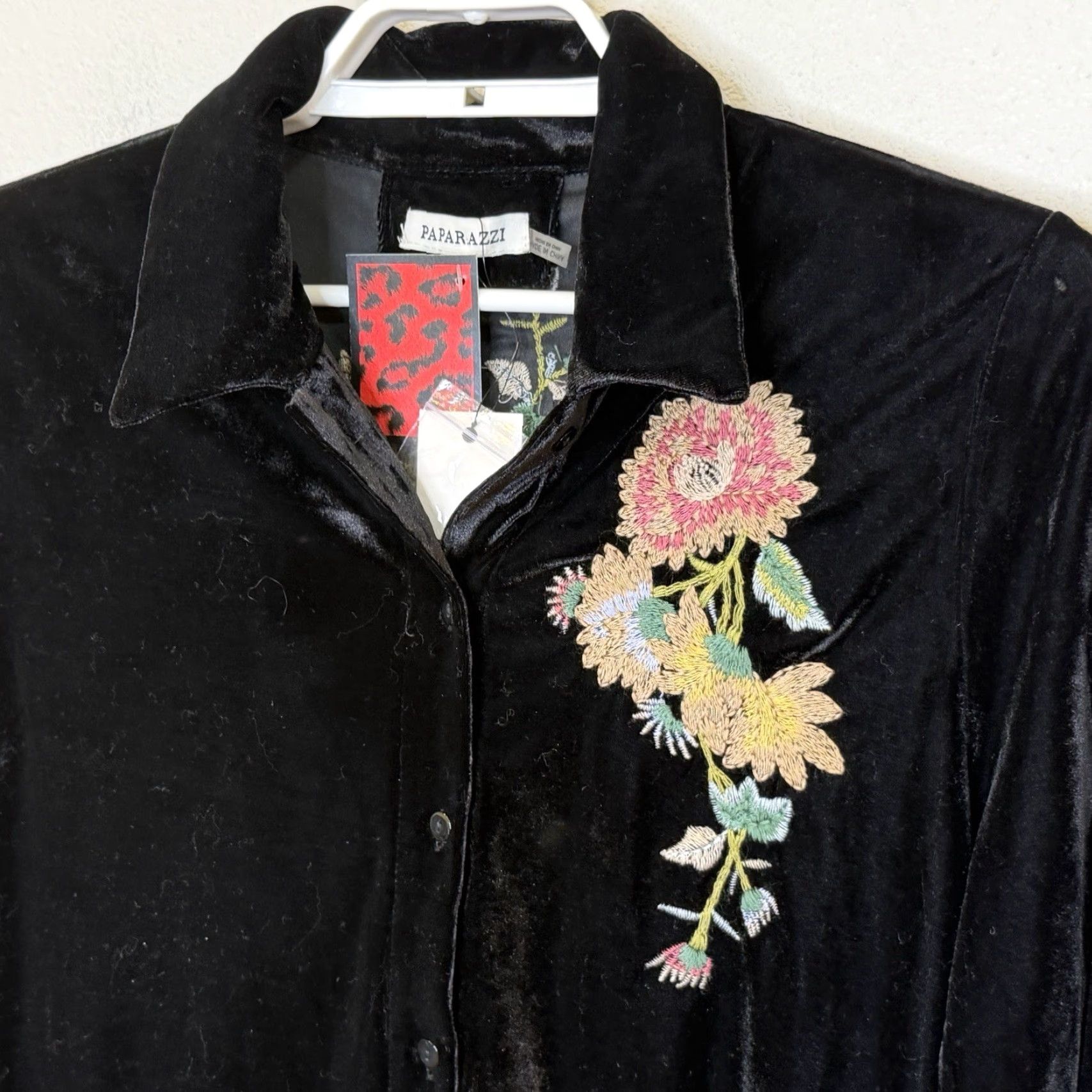Velvet Paparazzi Velvet Embroidered Button Front Top Womens Medium Black Floral BOHO Shirt Tunic Long Sleeve Collared Stretch Size M / US 6-8 / IT 42-44 - 3 Thumbnail