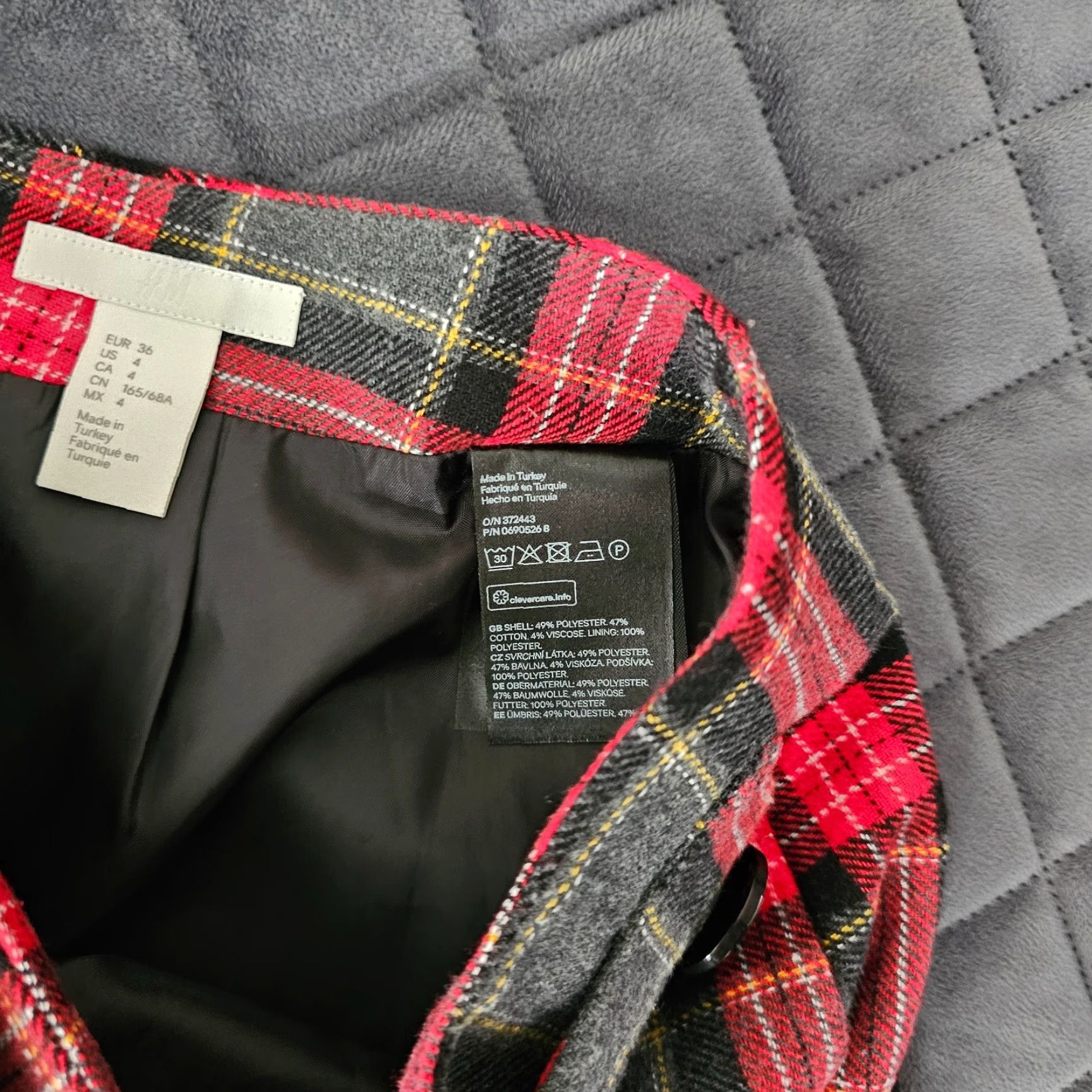 H&M H&M Mini Skirt Red Black Plaid, Women's, Size 4, Short, School Theme, Casual, Regular, Button Accents, Fall/Spring/YR, Womens Size 27" / US 4 / IT 40 - 4 Thumbnail