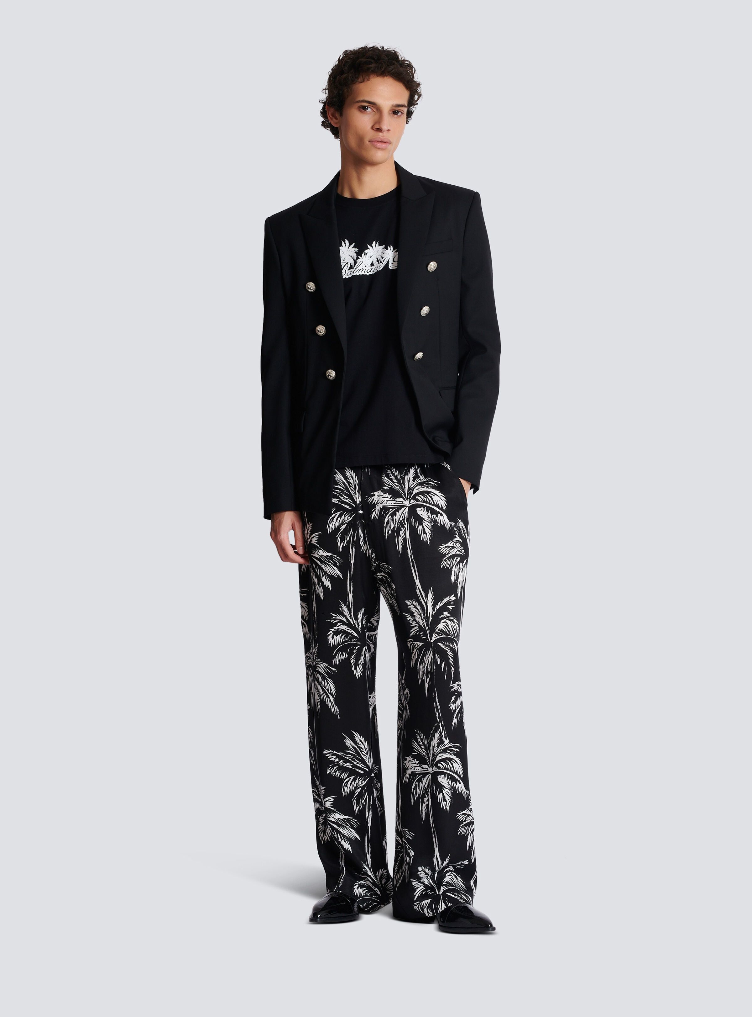 Balmain o1s1wg110925 Palm Print Cotton T-Shirt in Black Size US S / EU 44-46 / 1 - 3 Thumbnail