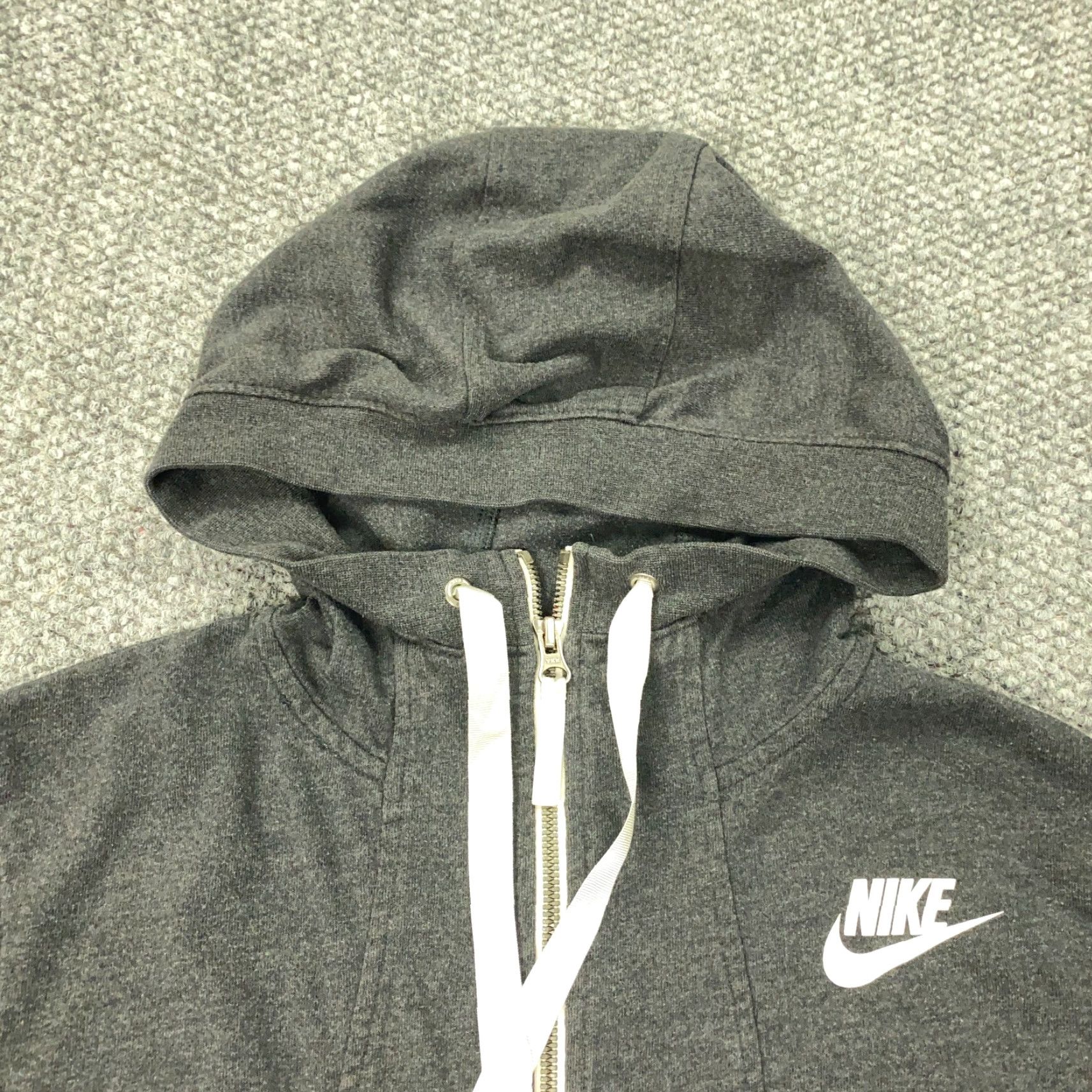 Nike Nike Hoodie Womens XS Gray Zip Sweatshirt Swoosh Red Tag Vintage Size XS / US 0-2 / IT 36-38 - 3 Thumbnail