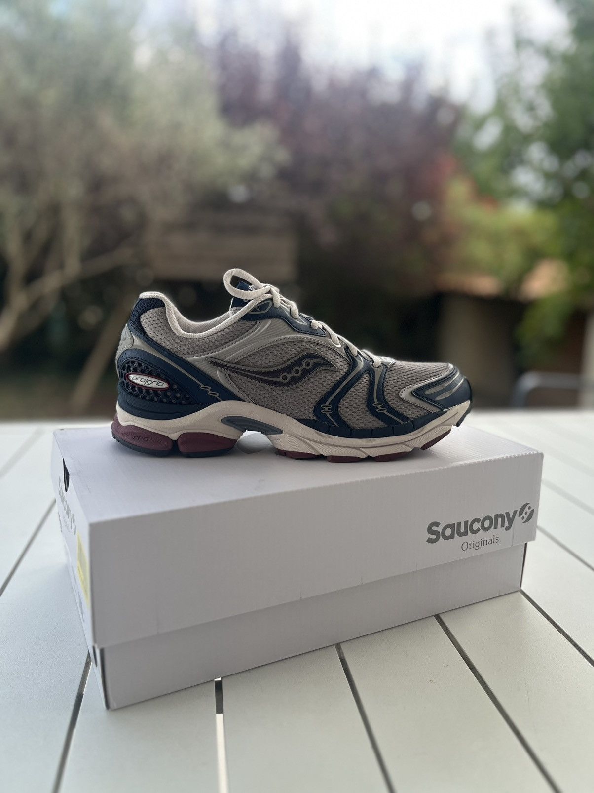 Saucony Saucony Triumph 4 Moon/Navy Sneakers Size US 8.5 / EU 41-42 - 1 Thumbnail