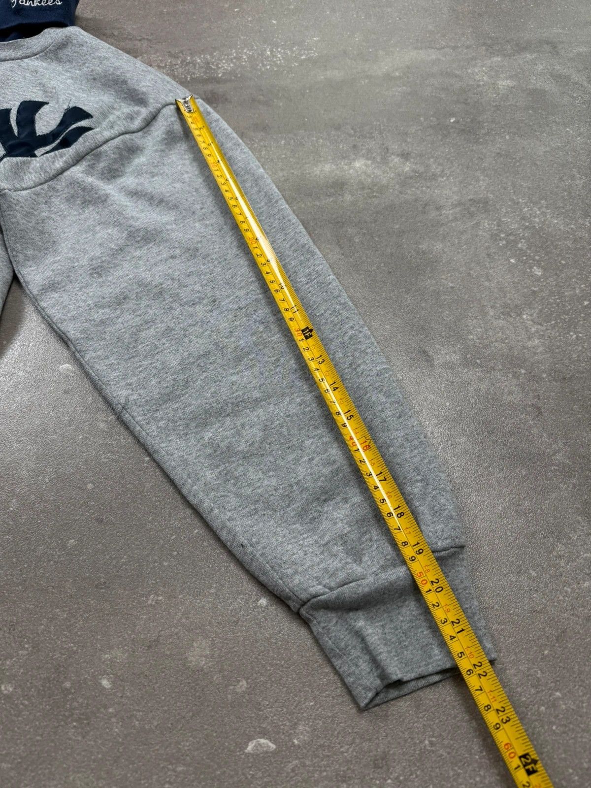 New York Yankees New York Yankees majestic sweater sweats vintage 90s usa Size US L / EU 52-54 / 3 - 9 Thumbnail