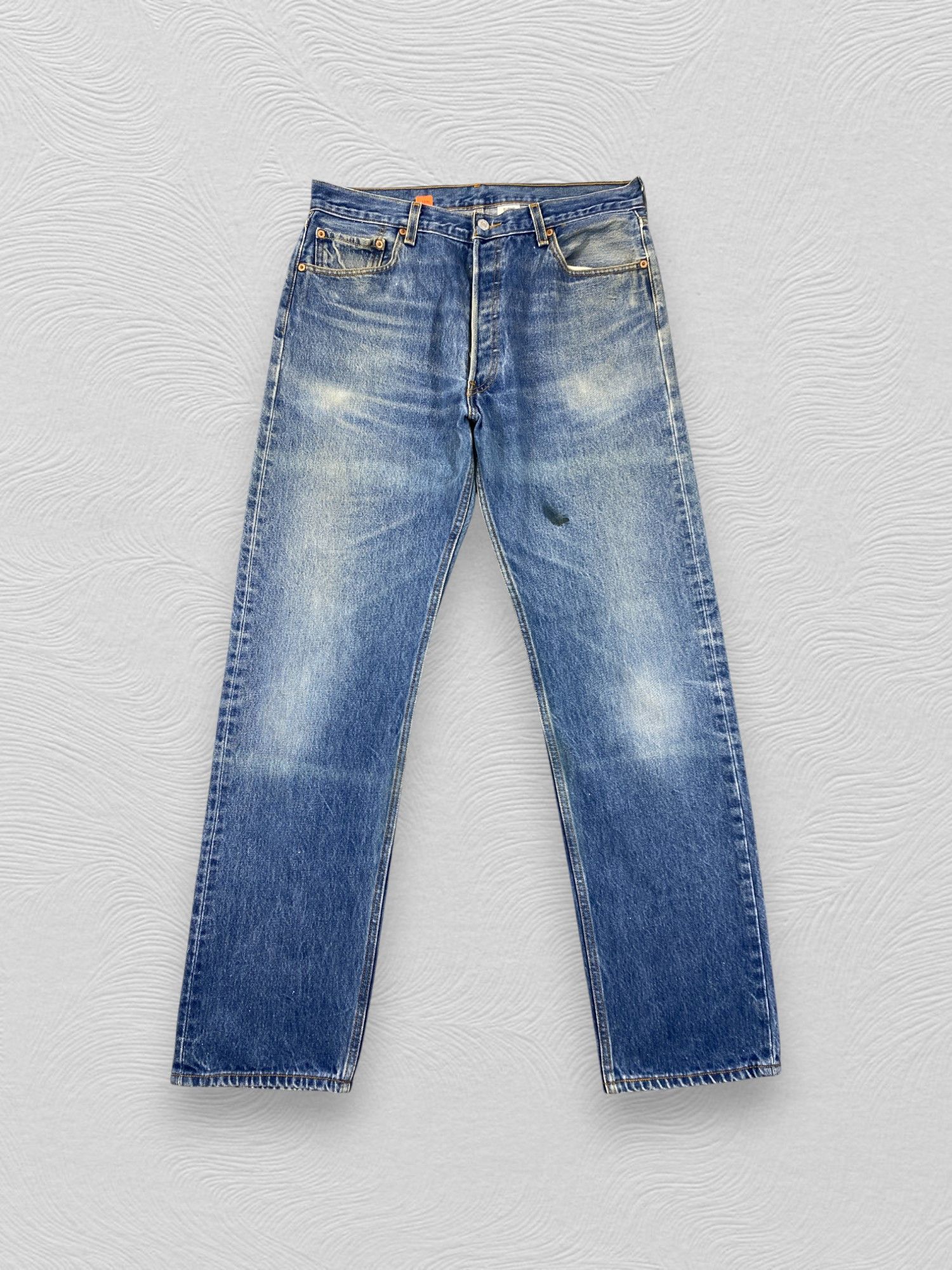 Levi's Vintage Clothing Distressed Blue Vintage Levi's 501 Jeans 35x32.5 JN3394 Size US 35 - 1 Thumbnail