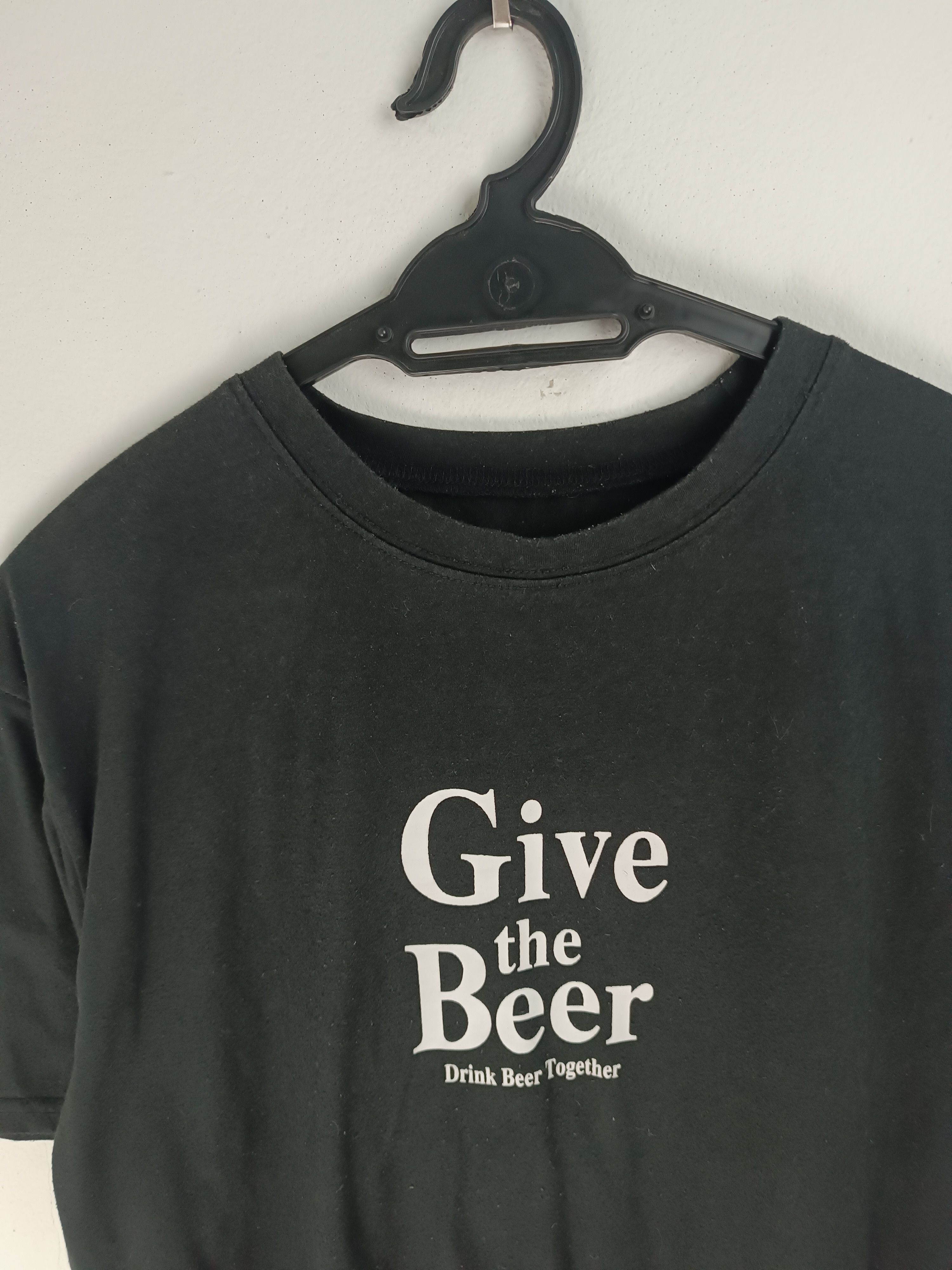 Vintage VINTAGE GIVE THE BEER FUNNY HUMOR ADULT TEE Size US M / EU 48-50 / 2 - 13 Thumbnail