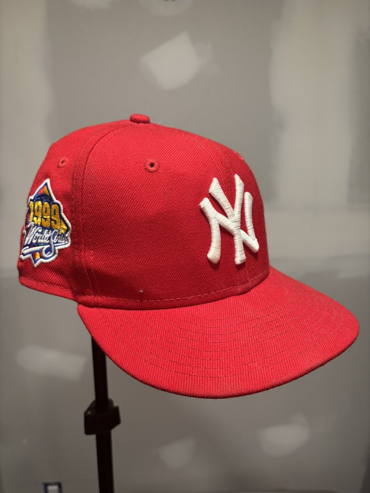 New Era × Vintage New York Yankees 1999 World Series Patch Fitted Baseball Hat Size ONE SIZE - 1 Thumbnail