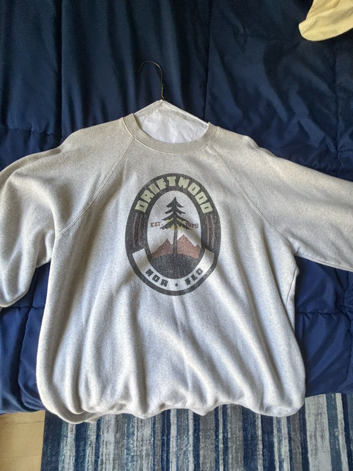 Other Light gray vintage crewneck Size US L / EU 52-54 / 3 - 2 Thumbnail