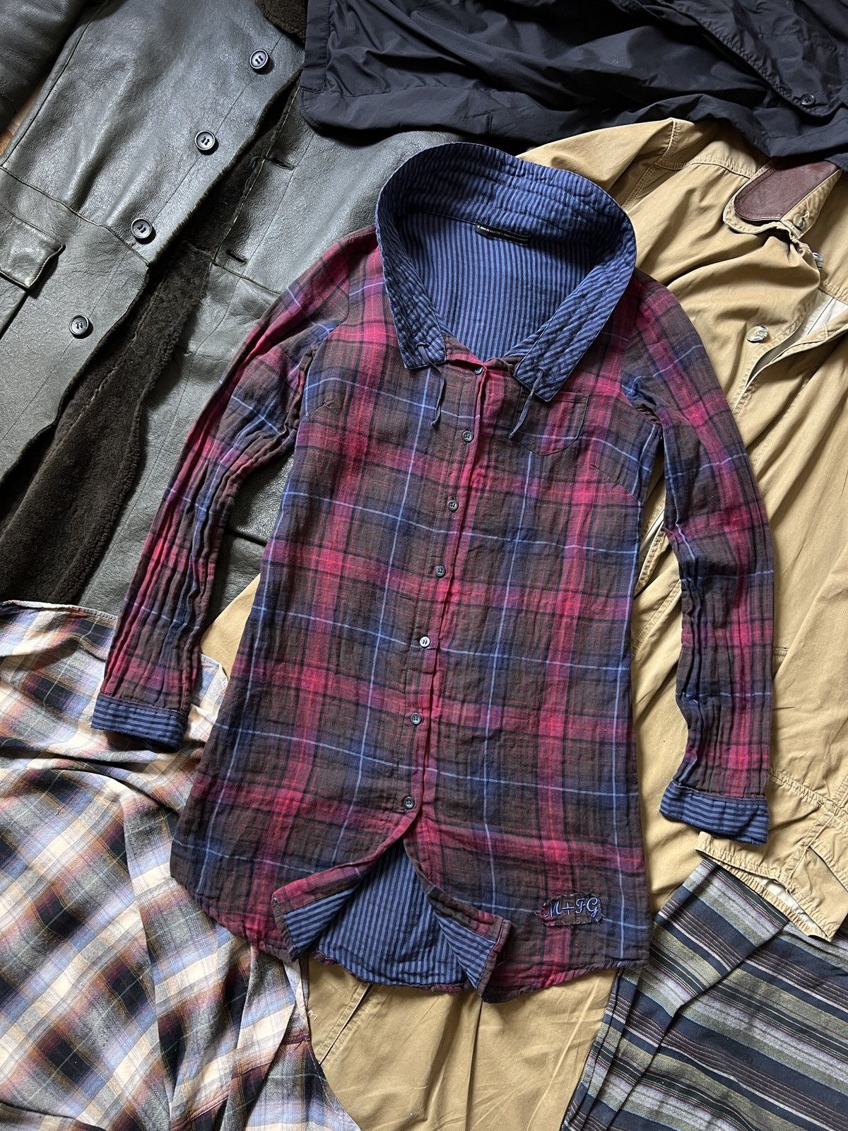 Marithe + Francois Girbaud Vintage Marithe Francouis Girbaud Buttn Up Avant-Garde Shirt Size XS / US 0-2 / IT 36-38 - 1 Thumbnail