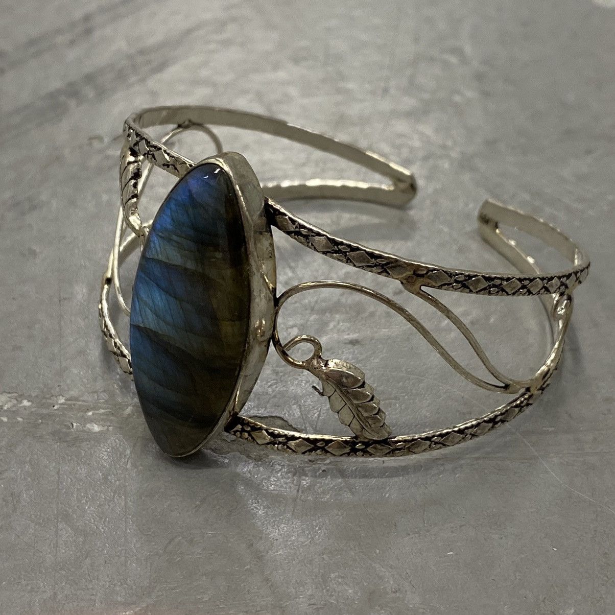 Kapital × Vintage Vtg 60s 70s Blue Labradorite Sterling Silver Gothic Cuff Size ONE SIZE - 3 Thumbnail