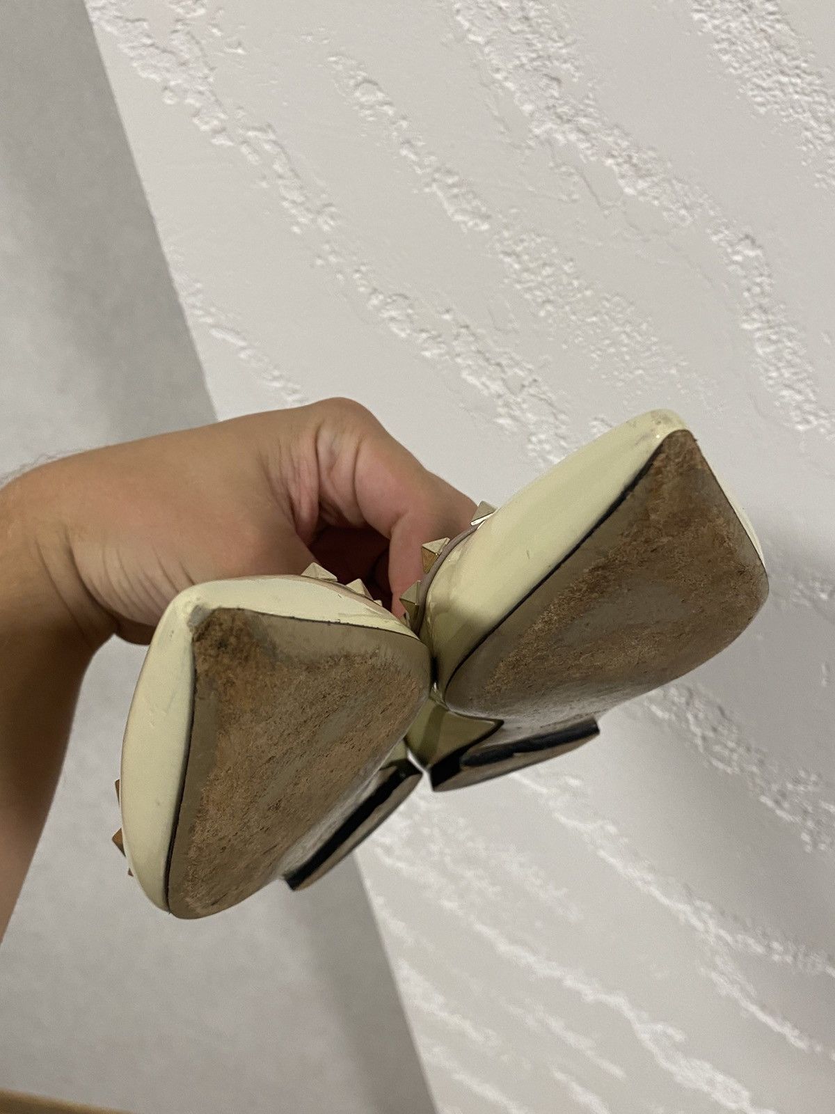 Valentino Valentino Rockstud Beige Patent Ballet Flats Size: 37.5 Size US 7.5 / IT 37.5 - 10 Thumbnail