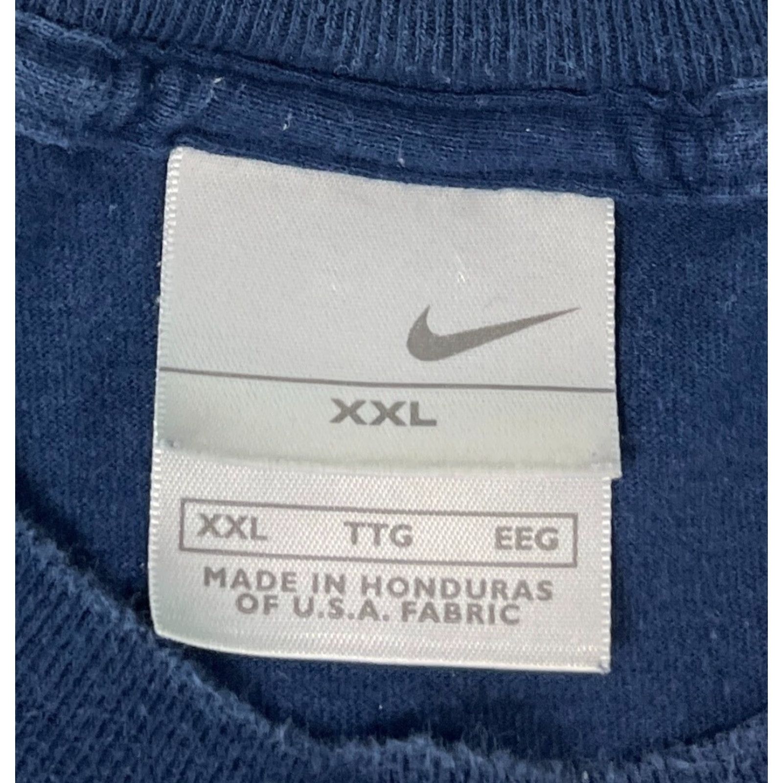 Nike VINTAGE Nike Logo T-Shirt Mens 2XL Navy Short Sleeve Crew Neck Cotton 2006 90s Sports Classic Logo Men's Vintage 2000s Clothing Shirt Size US XXL / EU 58 / 5 - 4 Thumbnail