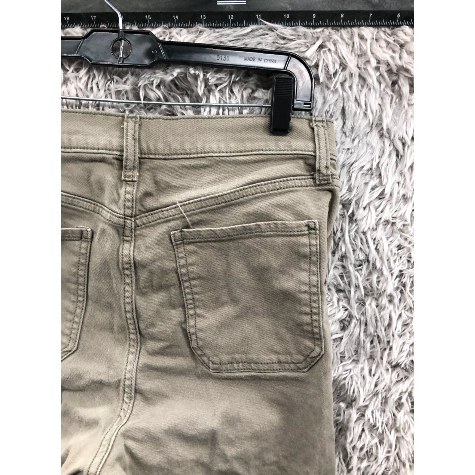 Old Navy Old Navy Beige Chino Pants Size 8 Womens Straight Rise Mid 27in Inseam Knit Polyester Elastic Pocket Button Front Flat Front Casual Formal Size 30" / US 8 / IT 44 - 6 Thumbnail