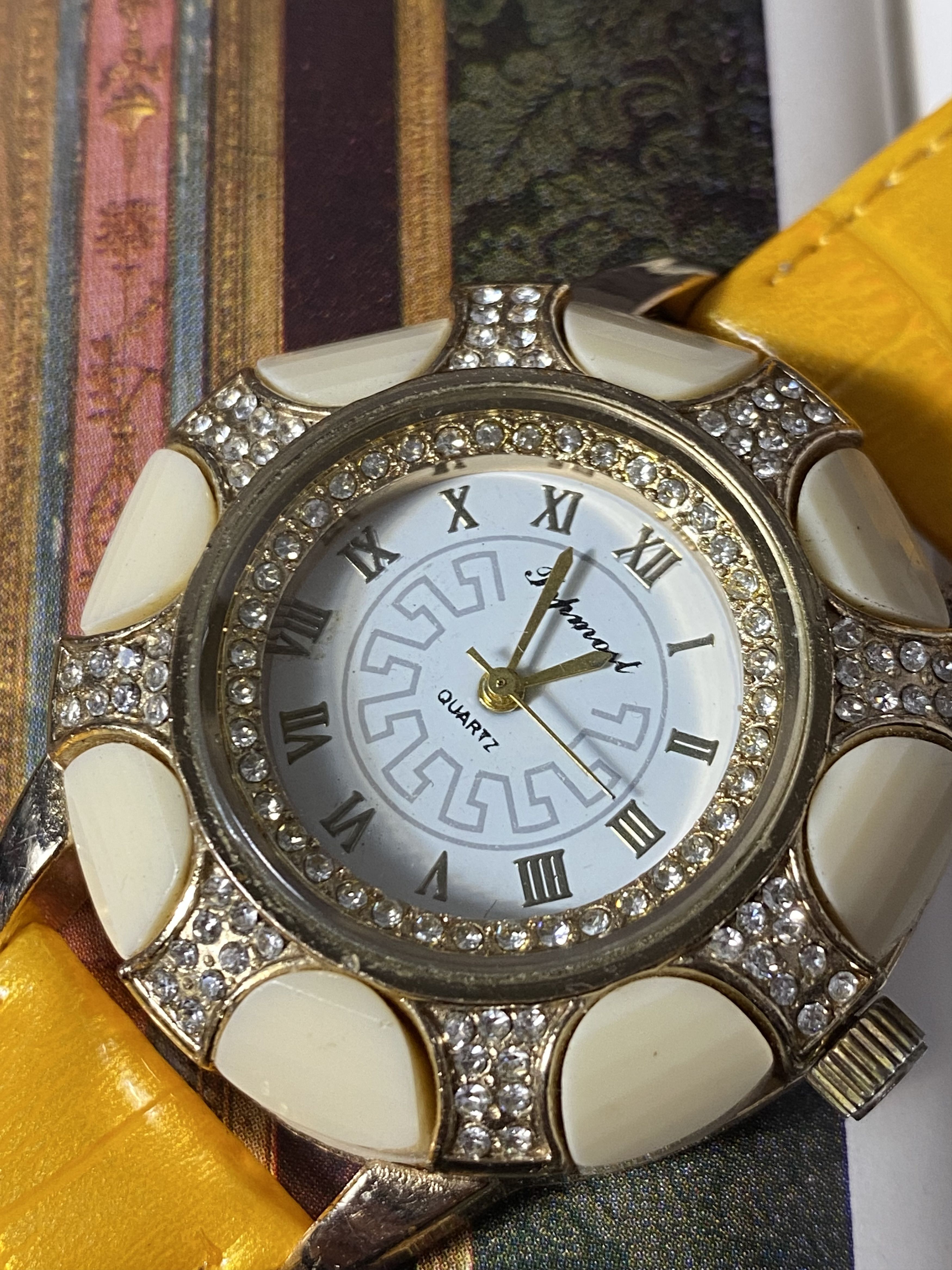 Japanese Brand × Jewelry × Vintage Women’s Watch with Yellow Strap - Elegance Size ONE SIZE - 5 Thumbnail