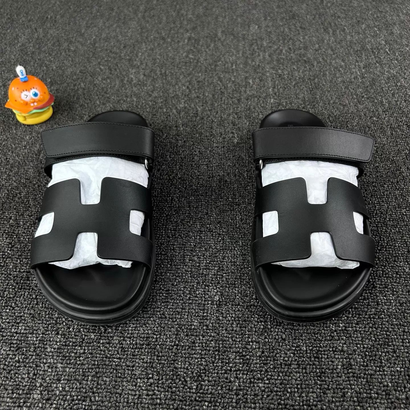Hermes Hermes Erjiu black slipper 38 Size US 7.5 / IT 37.5 - 2 Thumbnail