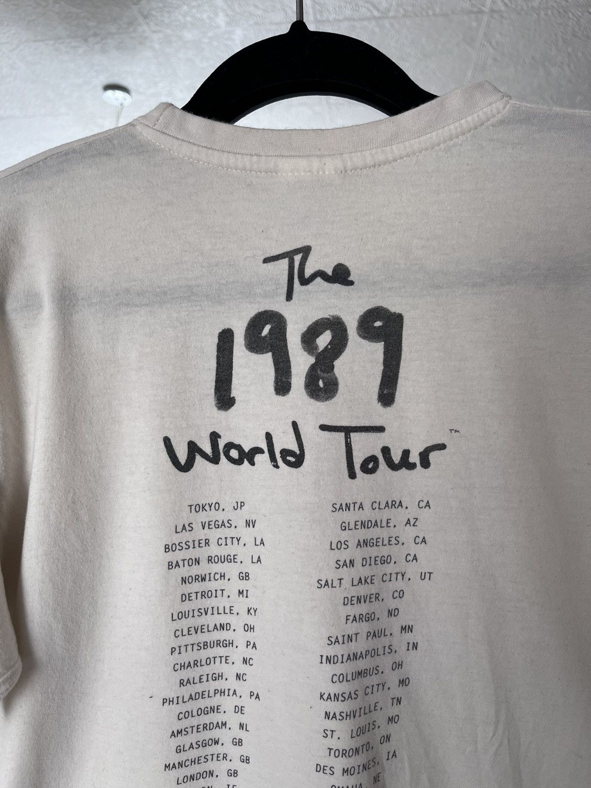 Band Tees Vintage 1989 Taylor Swift world Tour Tee Size US S / EU 44-46 / 1 - 9 Thumbnail