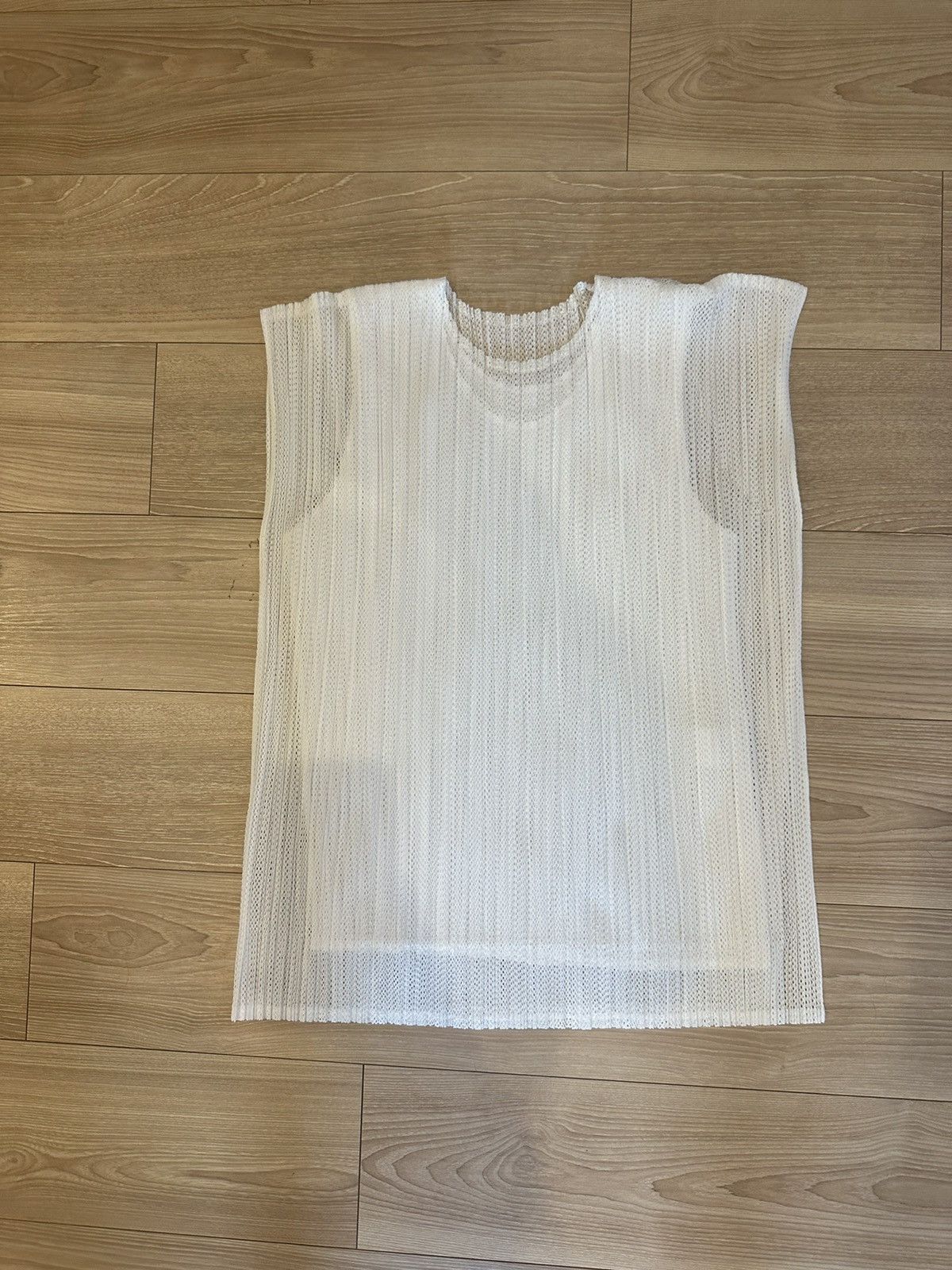 Pleats Please Issey Miyake Size4/ /tank top /white PLEATS PLEASE ISSEY MIYAKE Size L / US 10 / IT 46 - 1 Thumbnail