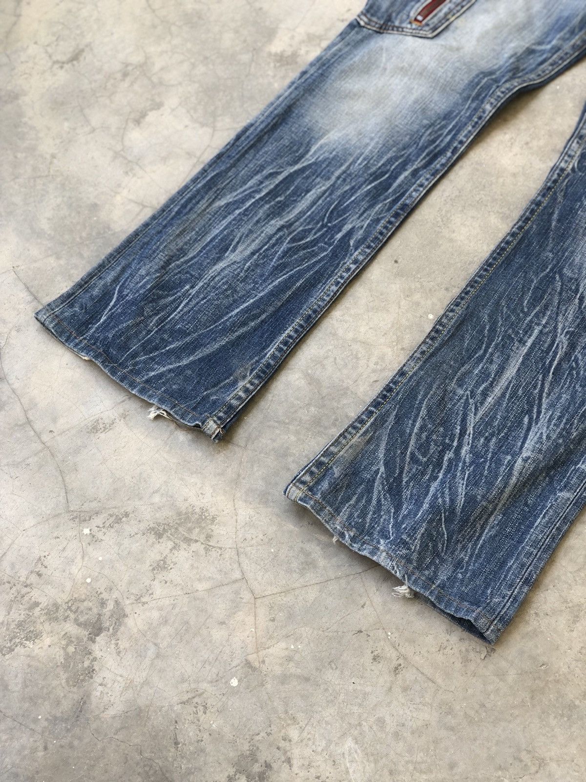 Le Grande Bleu (L.G.B.) Levis JAPAN With Side Pocket Flare Distressed Denim Size US 32 / EU 48 - 11 Thumbnail