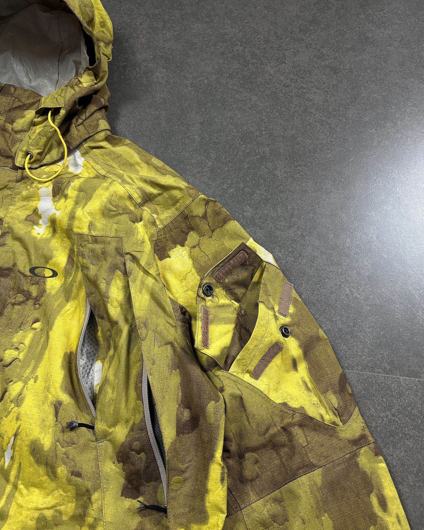 Oakley 00s Oakley Down Geometric Pattern Magnetic Closure Jacket Size US XL / EU 56 / 4 - 10 Thumbnail