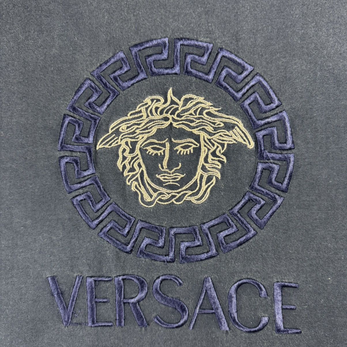 Versace Vintage Versace Embroidery Logo T-shirt Size US L / EU 52-54 / 3 - 6 Thumbnail