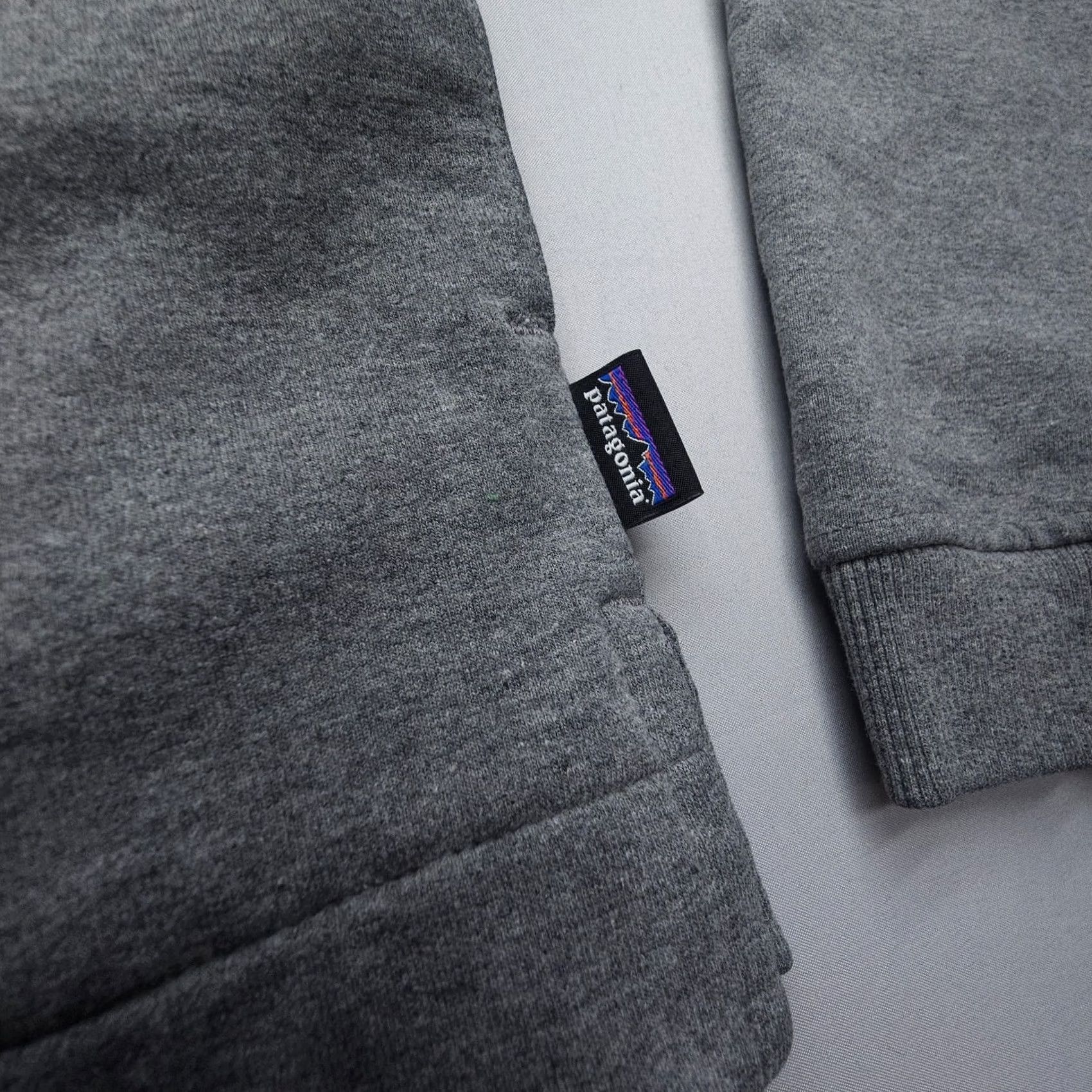 Patagonia Patagonia Hoodie Womens Large Gray Logo, P-6 Uprisal, Pullover, Fleece, Hooded, Solid, Outdoor, Hiking, Walking, Vintage N/A Size L / US 10 / IT 46 - 4 Thumbnail