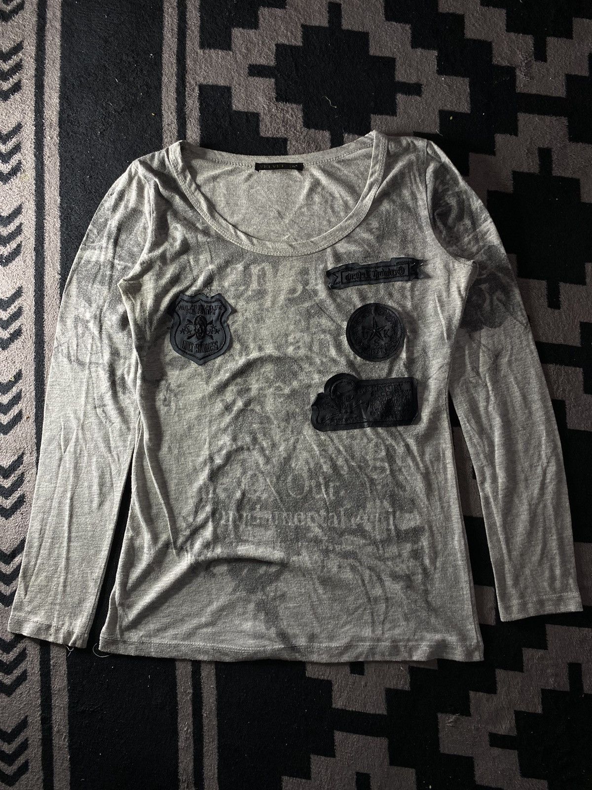 5351 POUR LES HOMMES Velvet 70’ smoke poem patch work Longsleeve tee Size US M / EU 48-50 / 2 - 1 Thumbnail