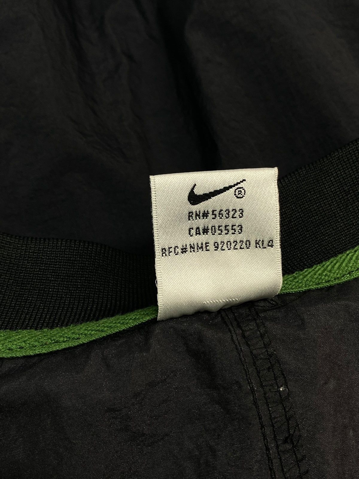 Nike Vintage 90s Nike Center Swoosh Pullover Windbreaker Jacket Size US L / EU 52-54 / 3 - 16 Thumbnail