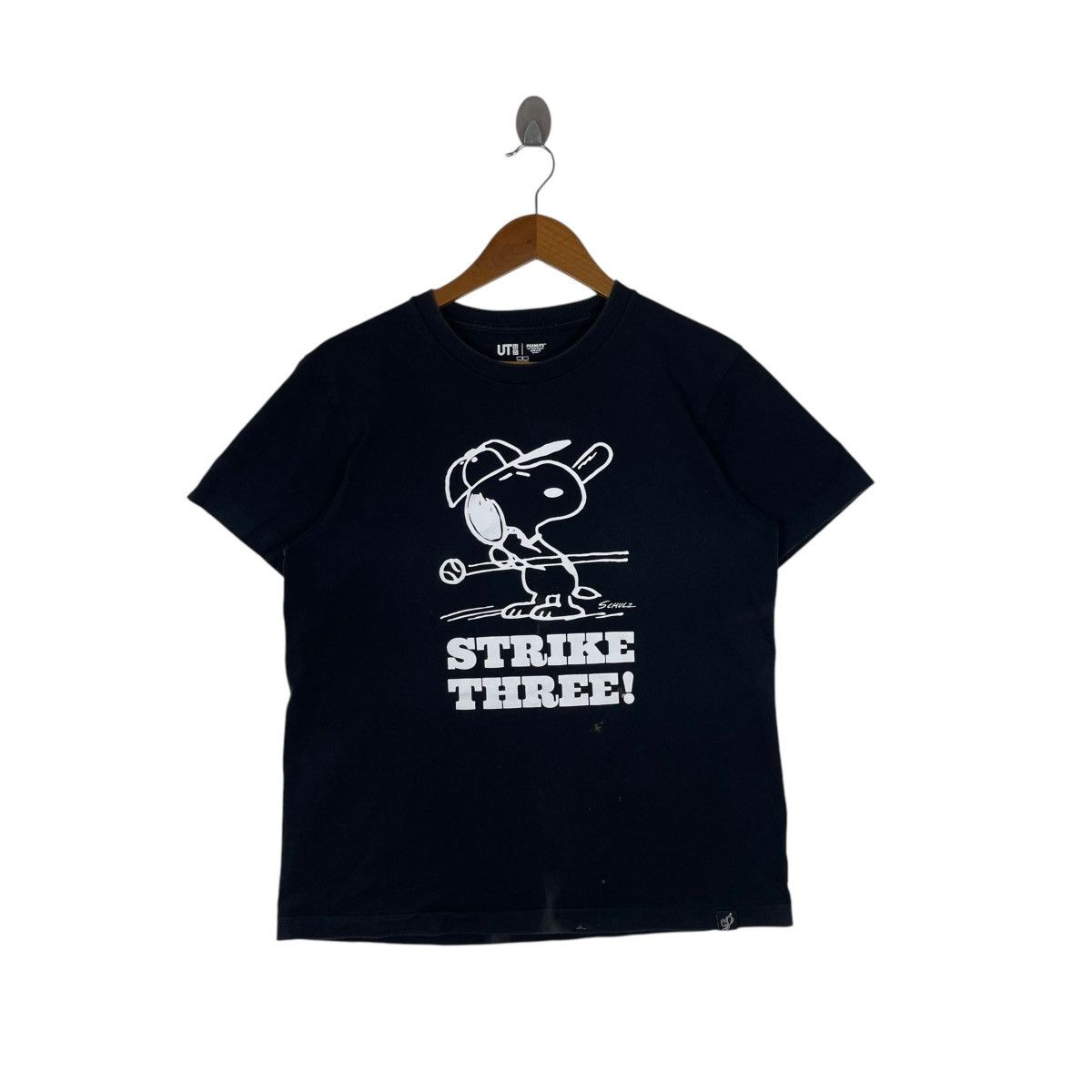 Uniqlo Uniqlo Japan X Snoopy Strike Three Tee Shirt Size US S / EU 44-46 / 1 - 1 Thumbnail