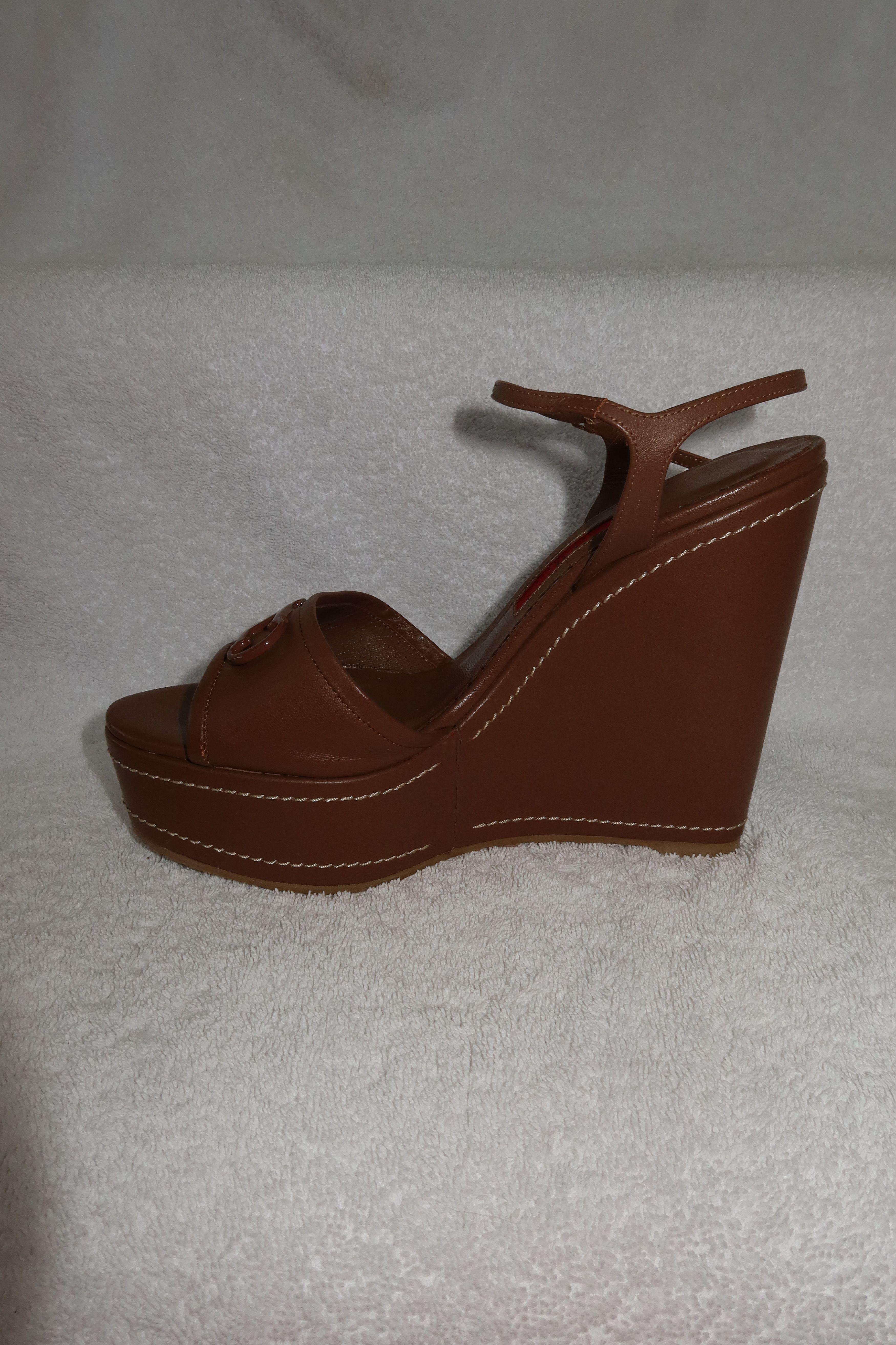 Carolina Herrera leather wedge sandals with logo buckle Size US 6 / IT 36 - 2 Thumbnail