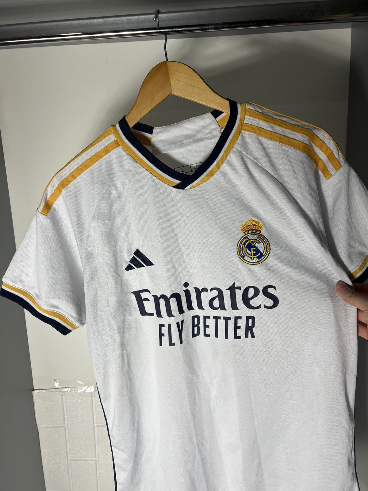 Adidas VINTAGE ADIDAS FC REAL MADRID SPAIN SOCCER JERSEY RETRO Y2K Size US L / EU 52-54 / 3 - 8 Thumbnail