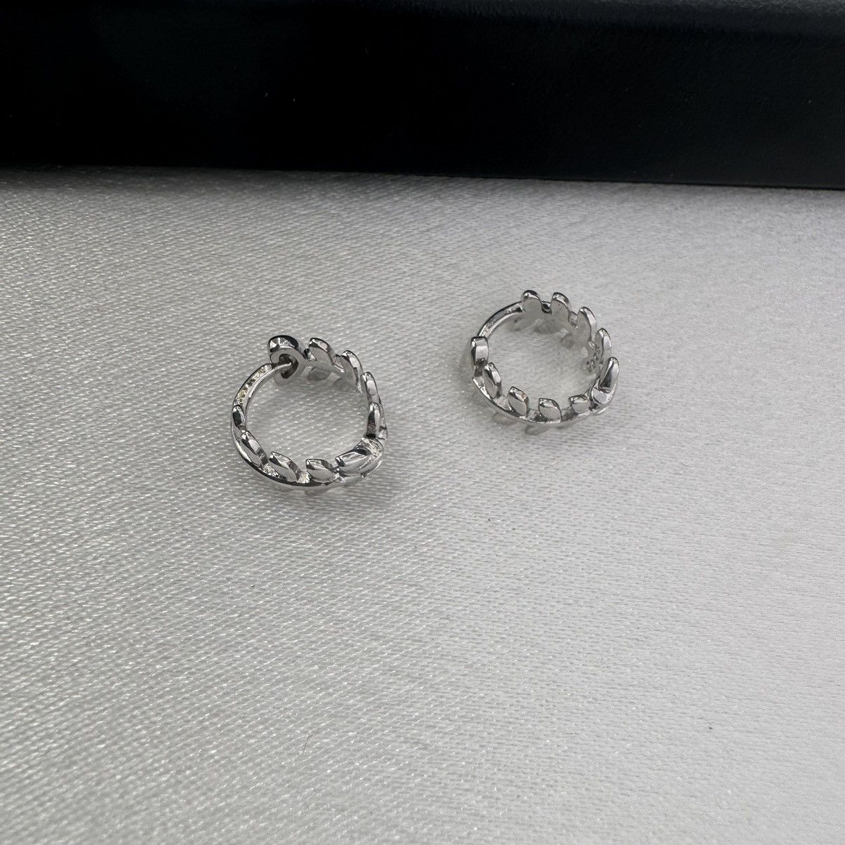 Designer 10mm Leaf Small Silver Hoop Earrings for Women Size ONE SIZE - 2 Thumbnail