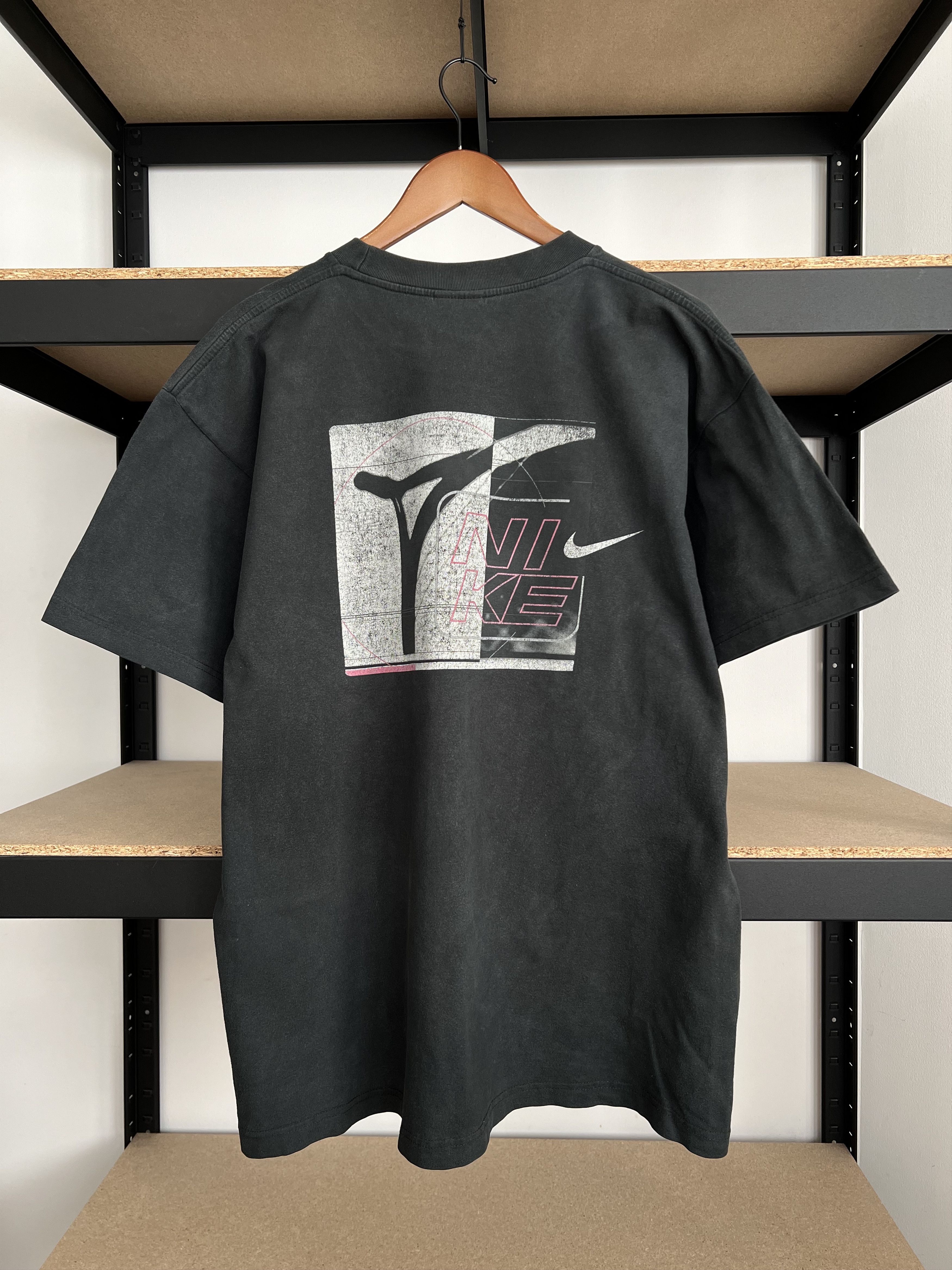 Nike Vintage 90s Nike Faded Black T-shirt Size US L / EU 52-54 / 3 - 2 Thumbnail