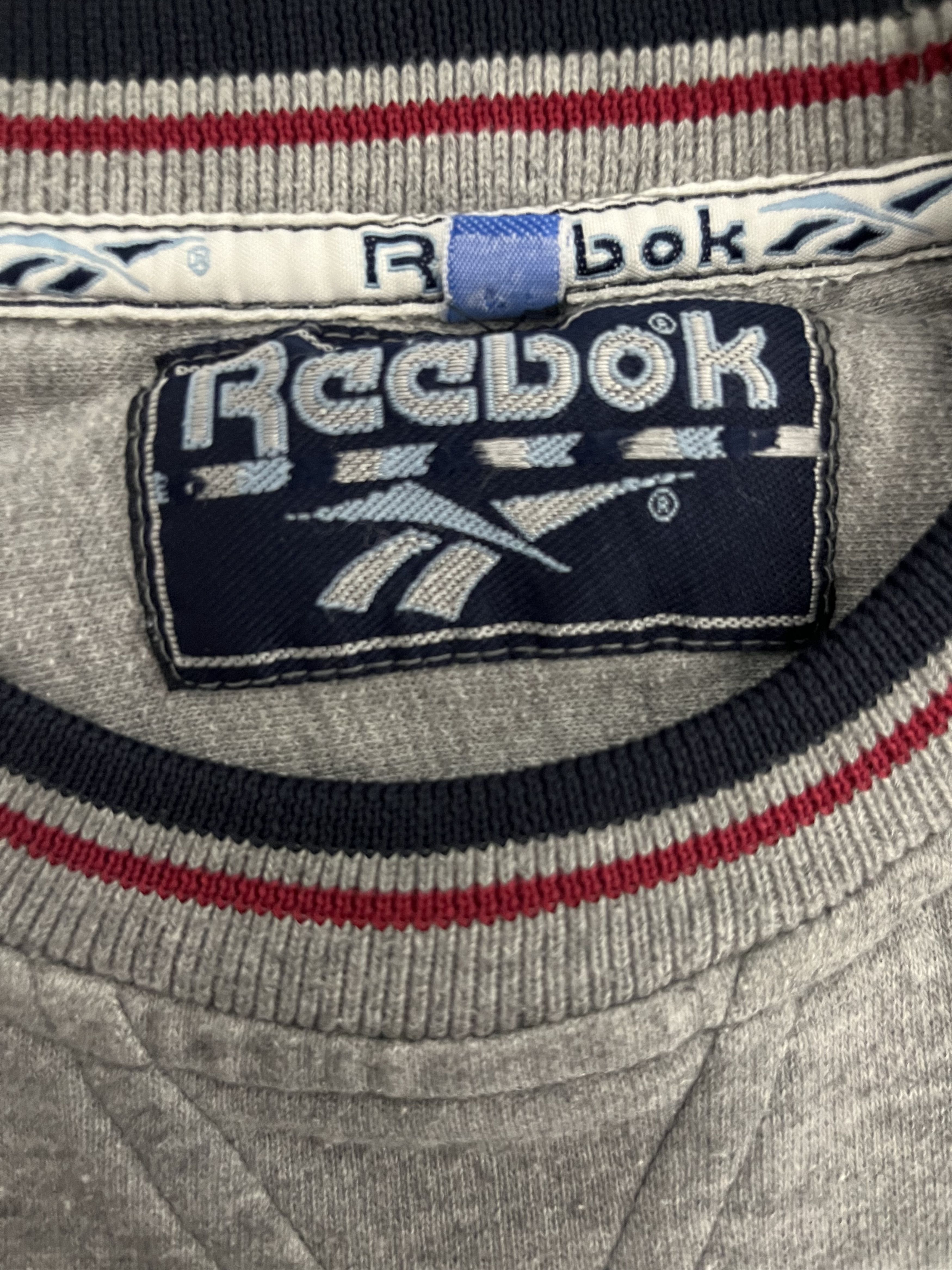 Reebok Vintage Reebok Sweatshirt 00s Grunge Baggy Fit Size Medium Size US M / EU 48-50 / 2 - 3 Thumbnail