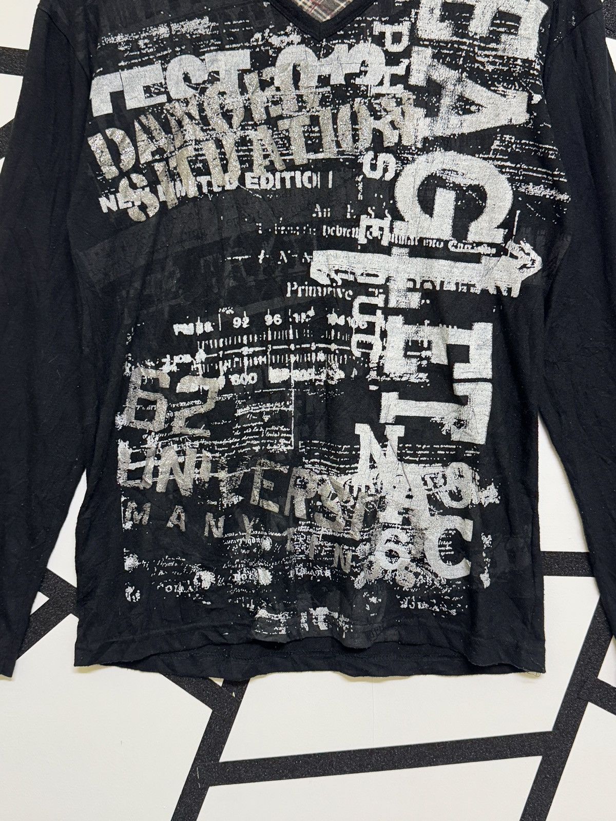If Six Was Nine DANGEROUS WARNING SITUATION V NECK Size US S / EU 44-46 / 1 - 6 Thumbnail