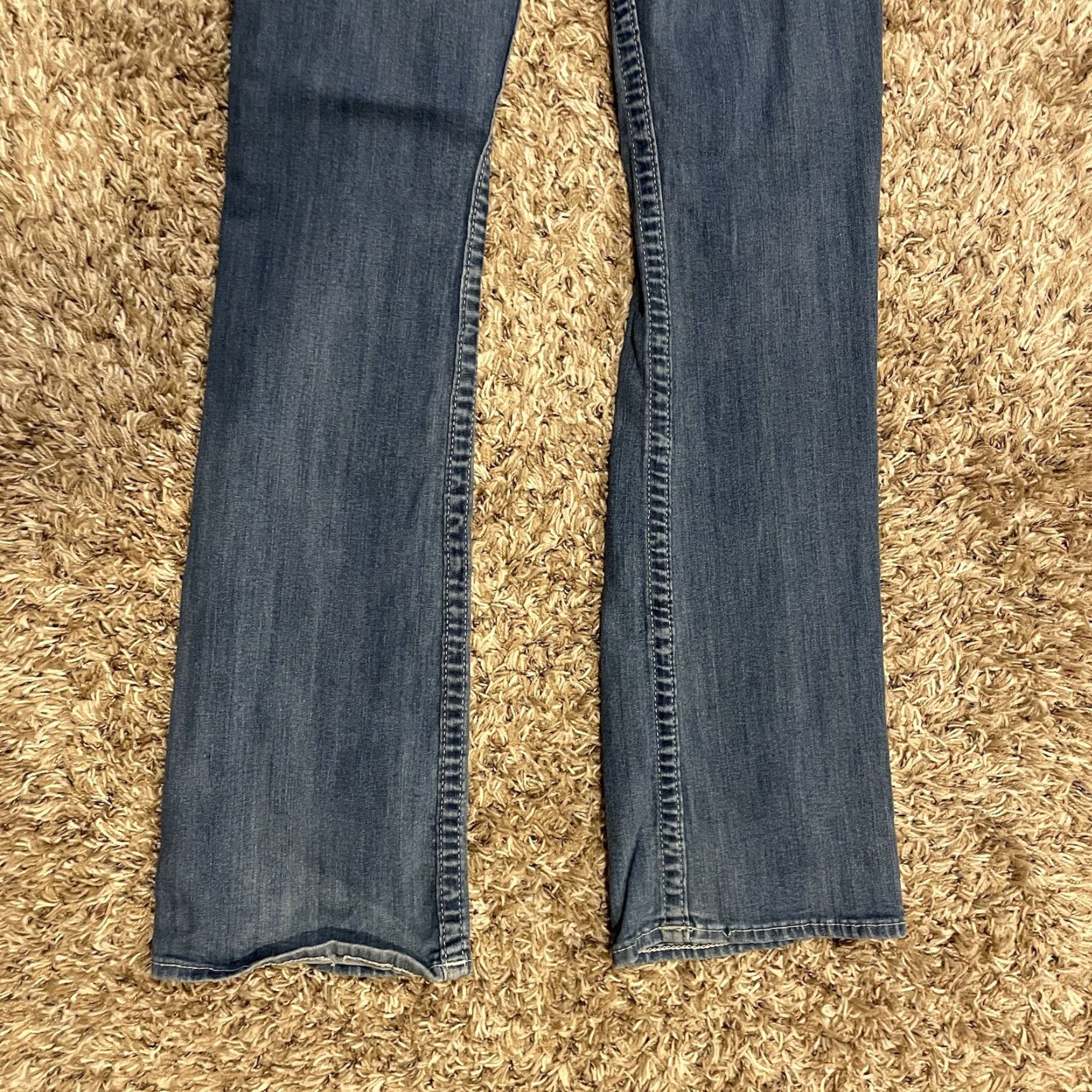True Religion True Religion Jeans Womens Boot Cut 28 Horseshoe Flap Pockets Light Wash Sparkle Embroidered Logo 5-Pocket Denim Blue 90s World Tour Size 28" / US 6 / IT 42 - 6 Thumbnail