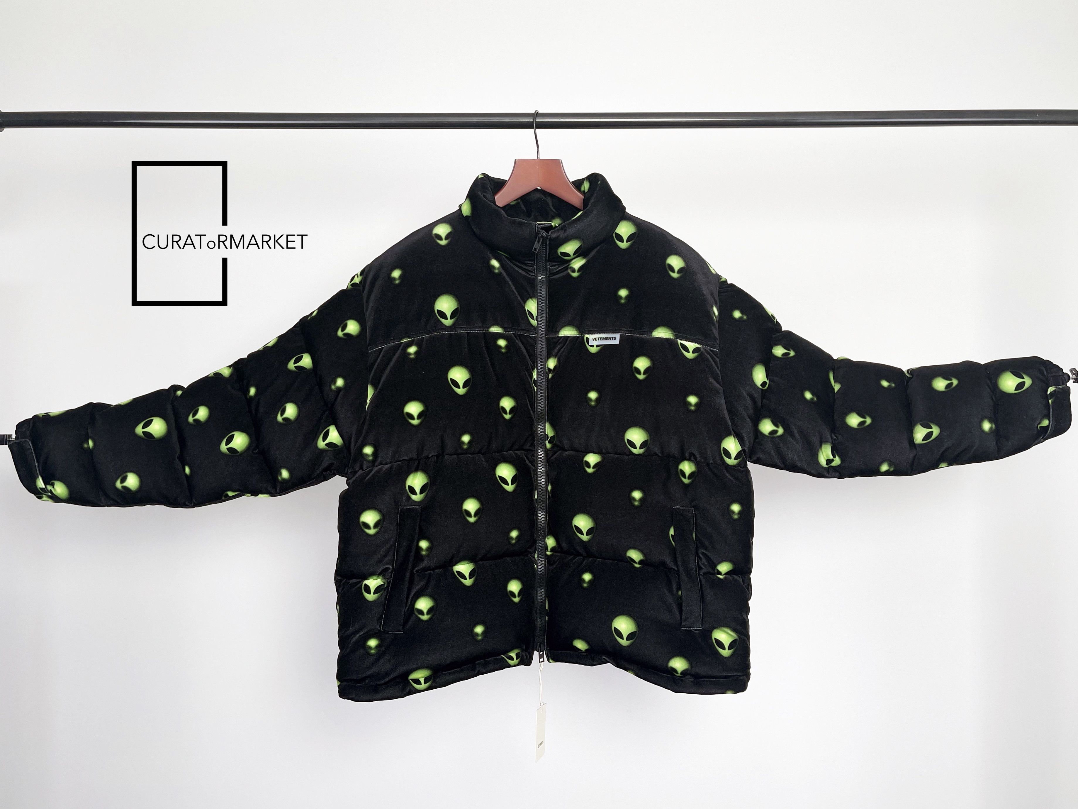 Vetements RARE Space Alien Head Velvet Down Padded Puffer Jacket FW22 Size US L / EU 52-54 / 3 - 2 Thumbnail