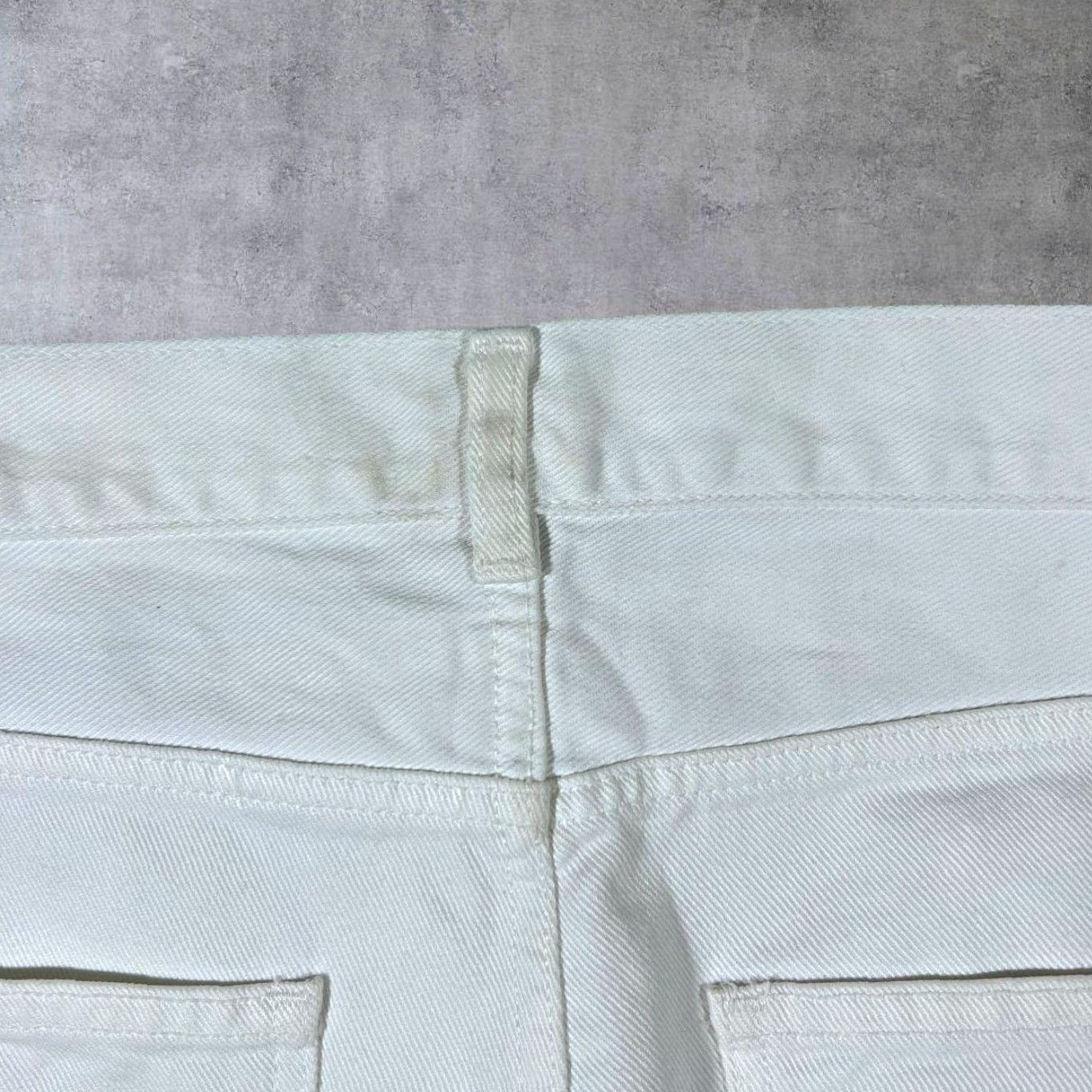 Carhartt Carhartt Newel Pant White Relaxed Tapered Regular Fit Denim Jeans 27" 30" Waist 31" Inside Leg 30" Leg Width 7" Rise 14.5" Mens Shirt Style: Jeans N/A Size US 27 - 8 Thumbnail