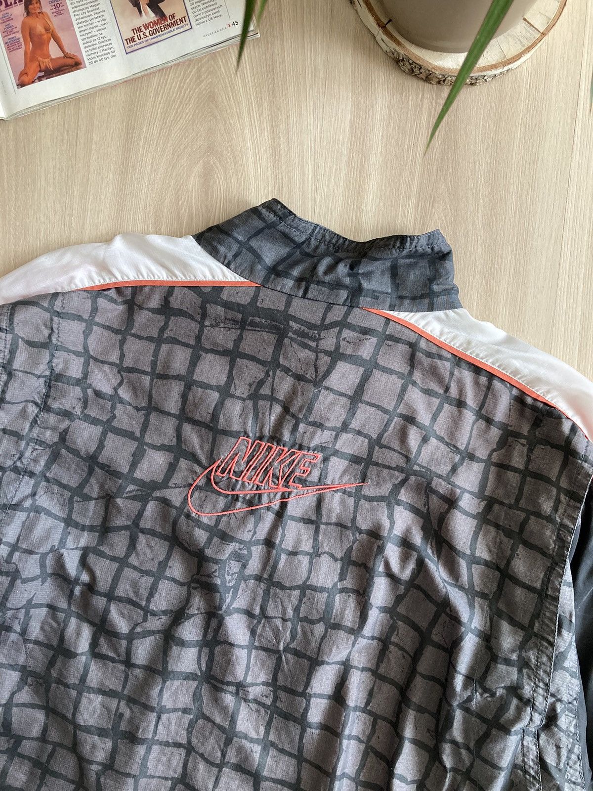 Vintage Vintage Nike Big Logo Nylon Light Jacket 90s Size US M / EU 48-50 / 2 - 8 Thumbnail
