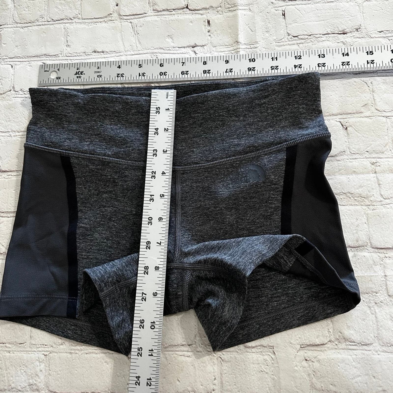 The North Face Woman’s the north face athletic shorts Size 27" / US 4 / IT 40 - 8 Thumbnail