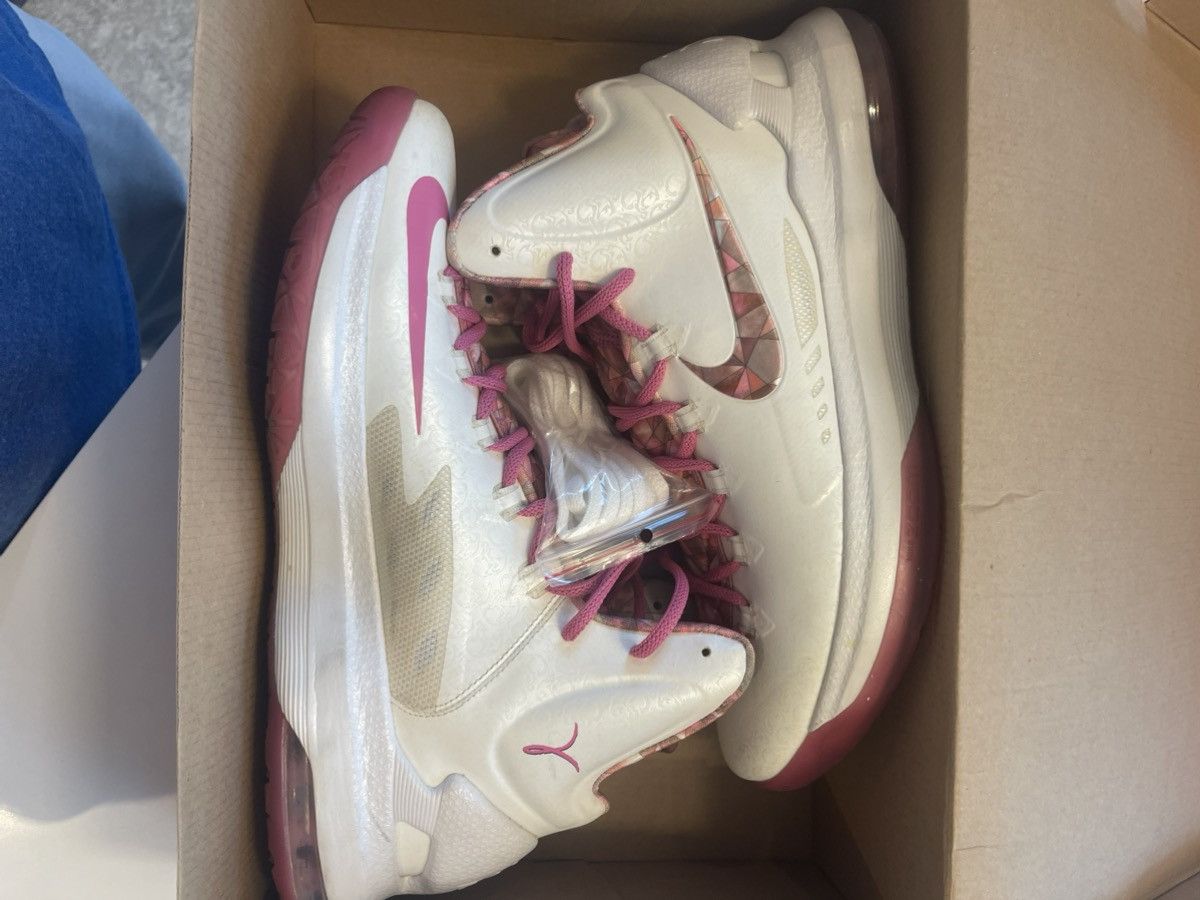 Nike KD V Aunt Pearls Size US 10.5 / EU 43-44 - 1 Thumbnail